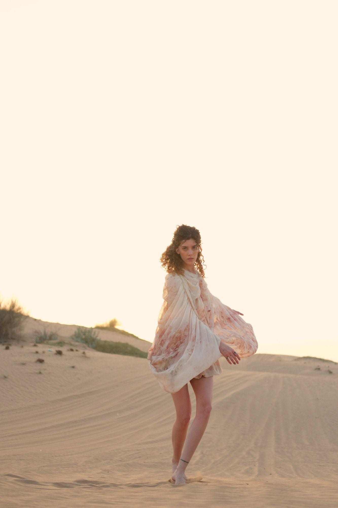Rose Draped Silk Georgette Cape - imagen 2