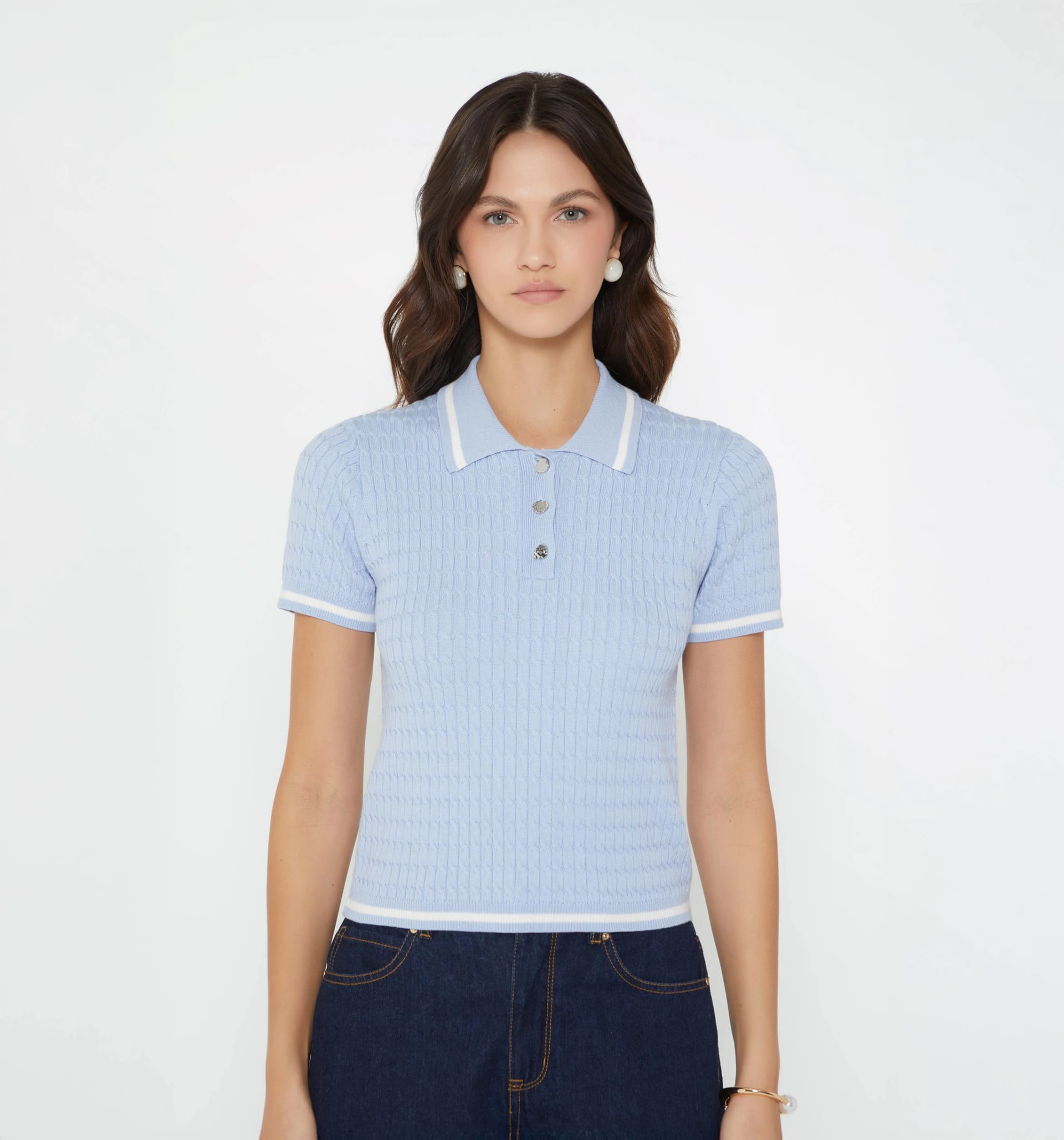 Blusa tipo polo con botón joya - imagen 2