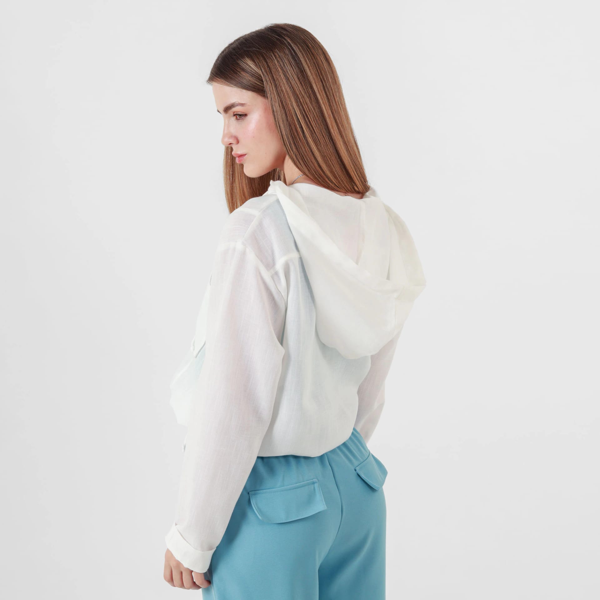 Chaqueta ligera manga larga con capucha y bolsillos - imagen 10