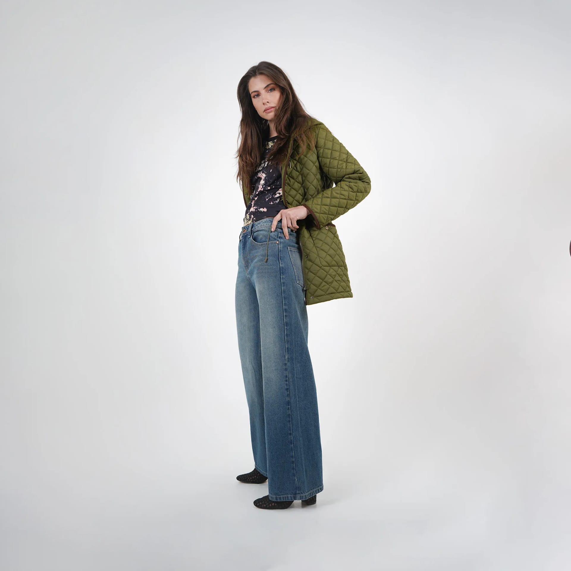 Chaqueta acolchada larga cuello alto con capucha y ajuste en cintura - imagen 39