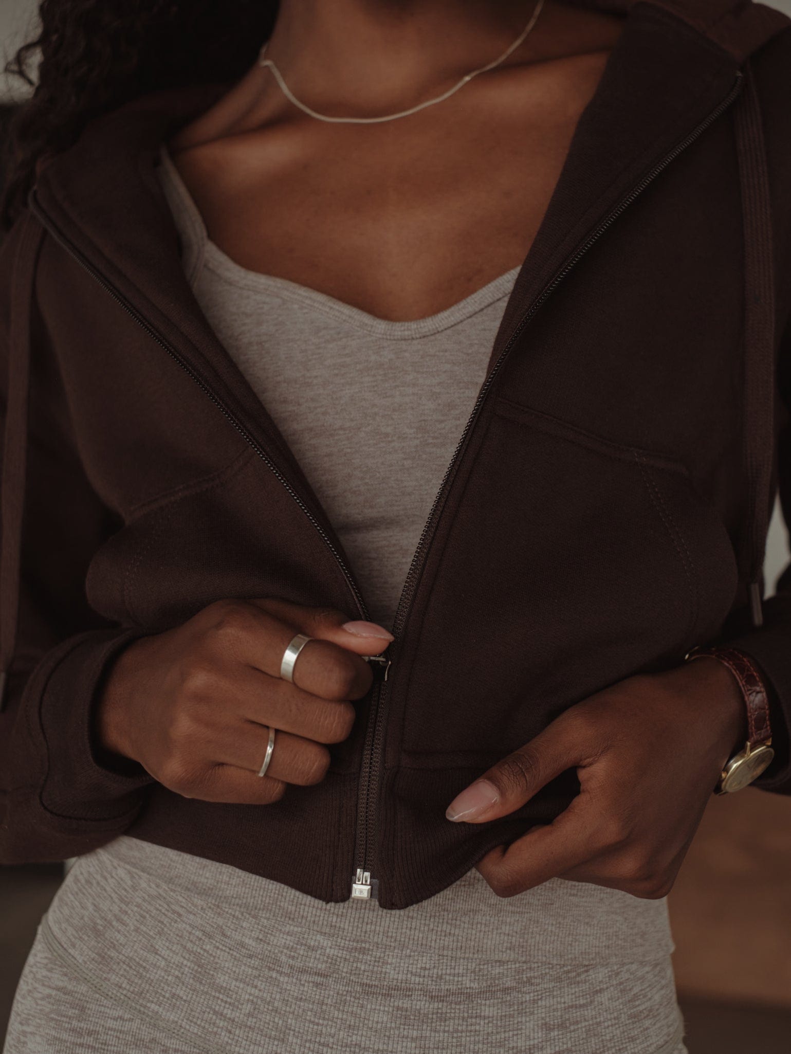 CROPPED ZIP HOODIE - DARK CHOCOLATE - imagen 4