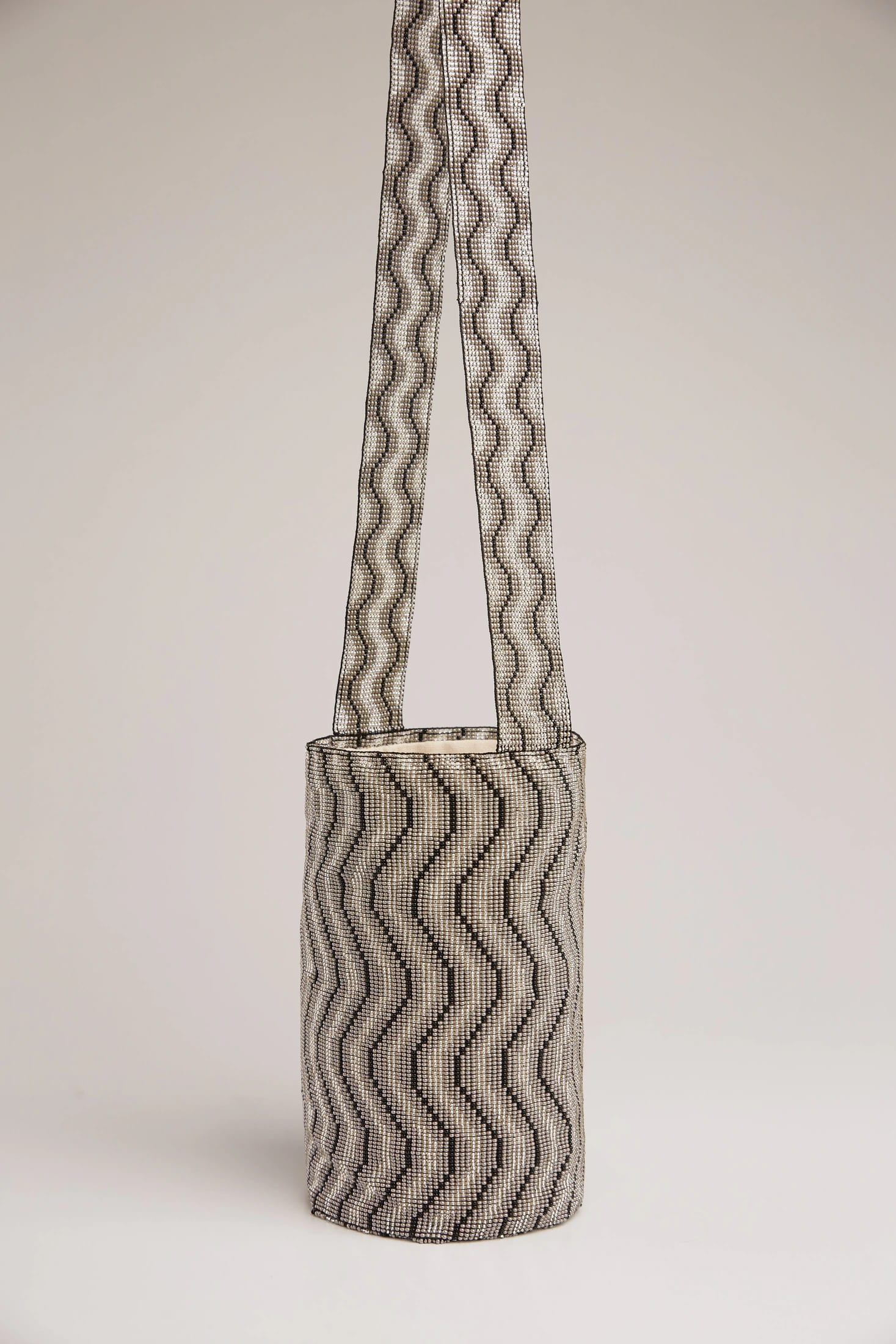 Happiness Comes in Waves Bag - Silver/Black - imagen 1