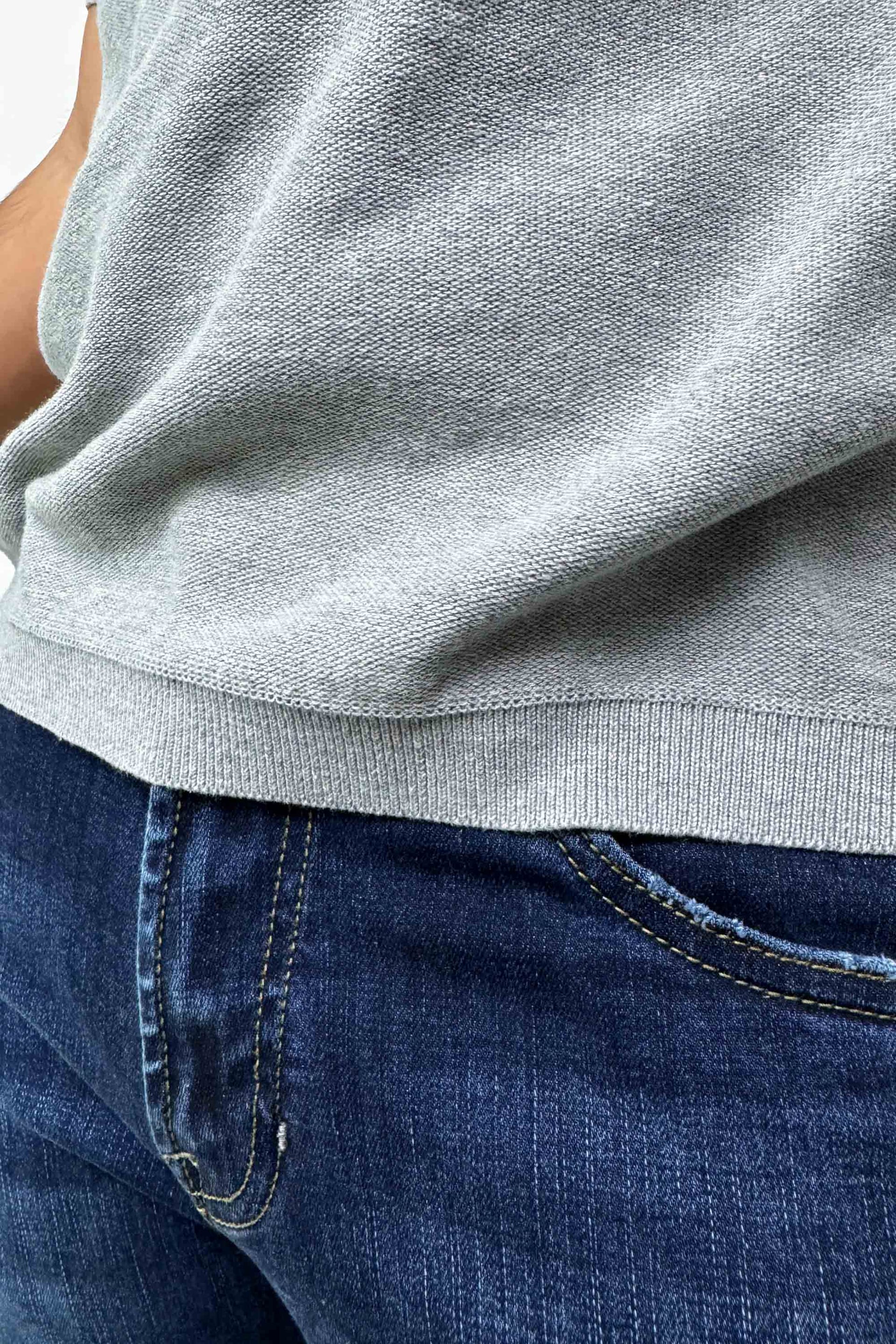 CREW NECK TEJIDA GRIS - imagen 4
