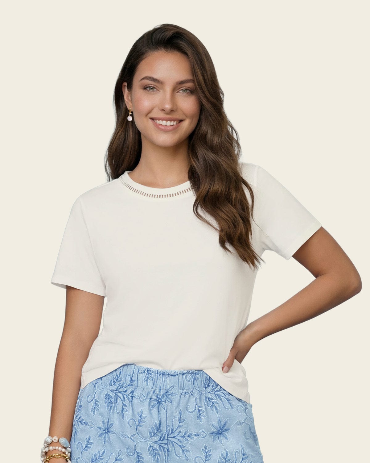 Camiseta manga corta con aplique en el cuello - imagen 1