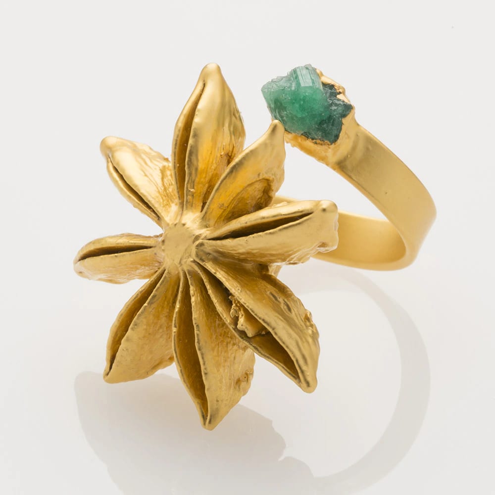 Star Anise and Rough Emerald Ring - imagen 2