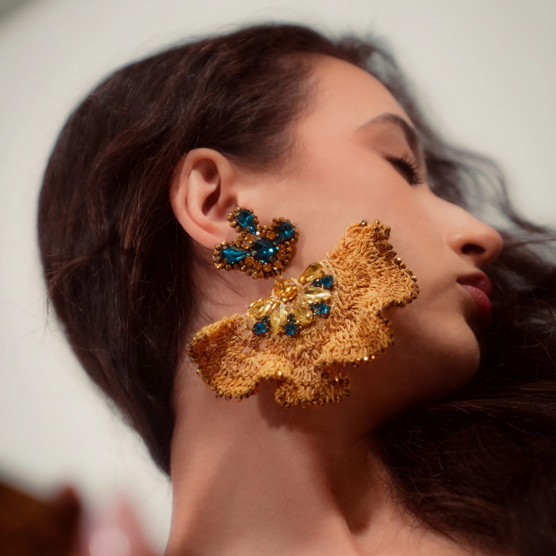 Blue & Gold Half Moon Earrings - imagen 2