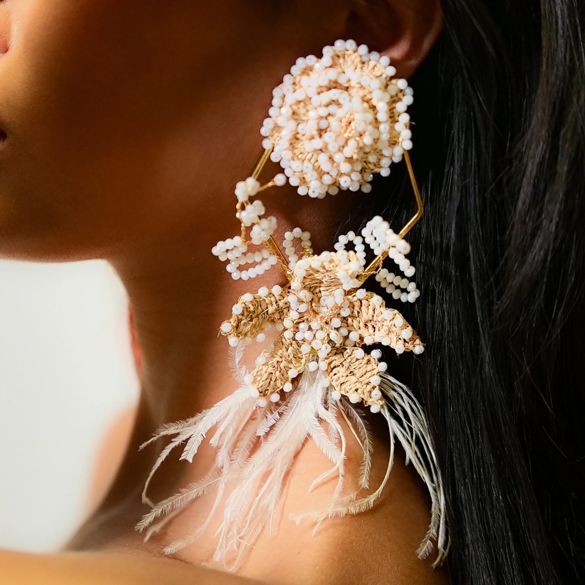 Golden Bloom Feather Earrings - imagen 1