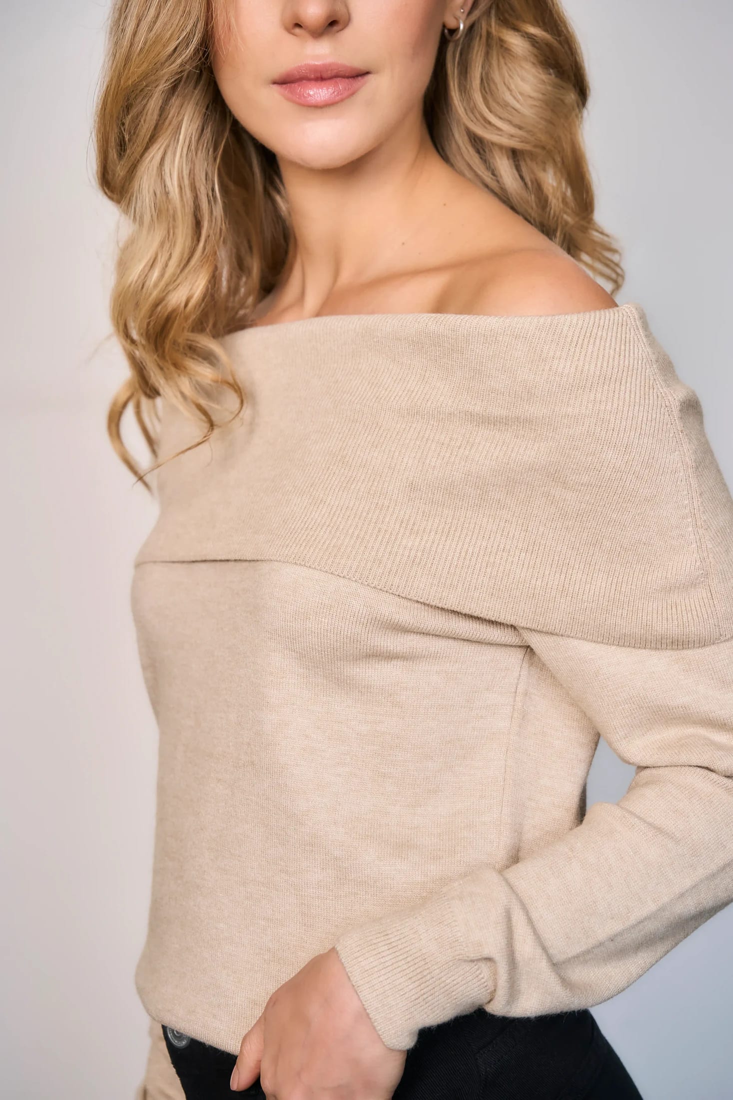 Suéter Off Shoulder Camel Mujer - imagen 6