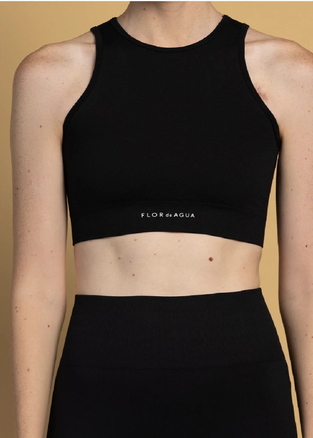 Set Croptop V Back Legging Liso Negro - imagen 2