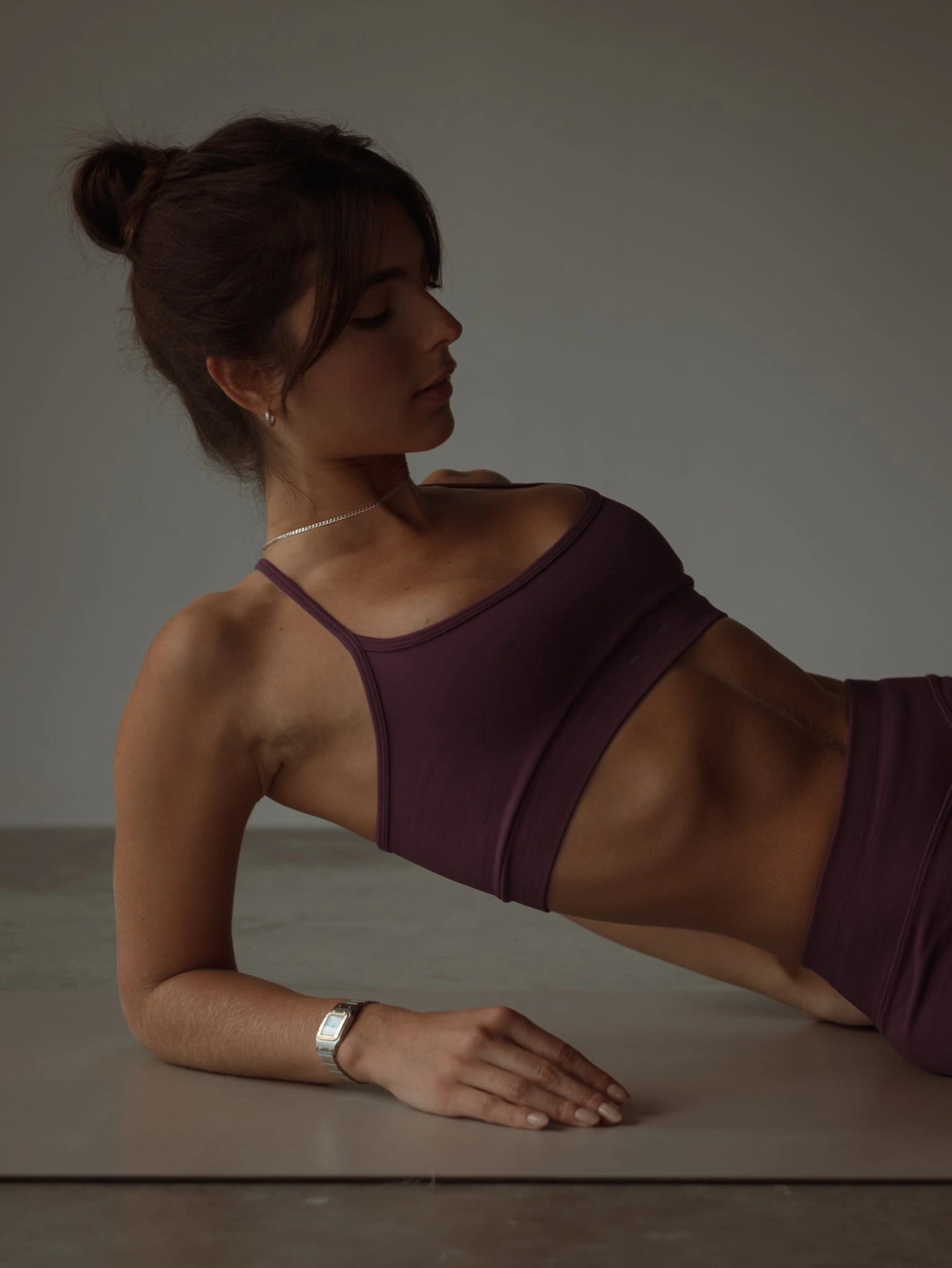 AIRY SEAMLESS CROP TOP - CRANBERRY - imagen 8