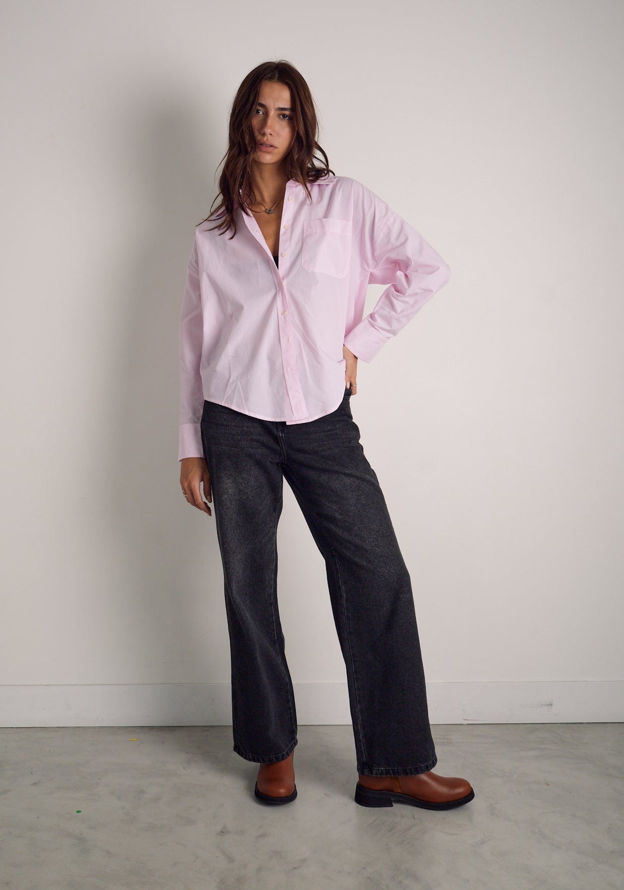 Camisa M Antonella Rayas Del Rosado - imagen 2