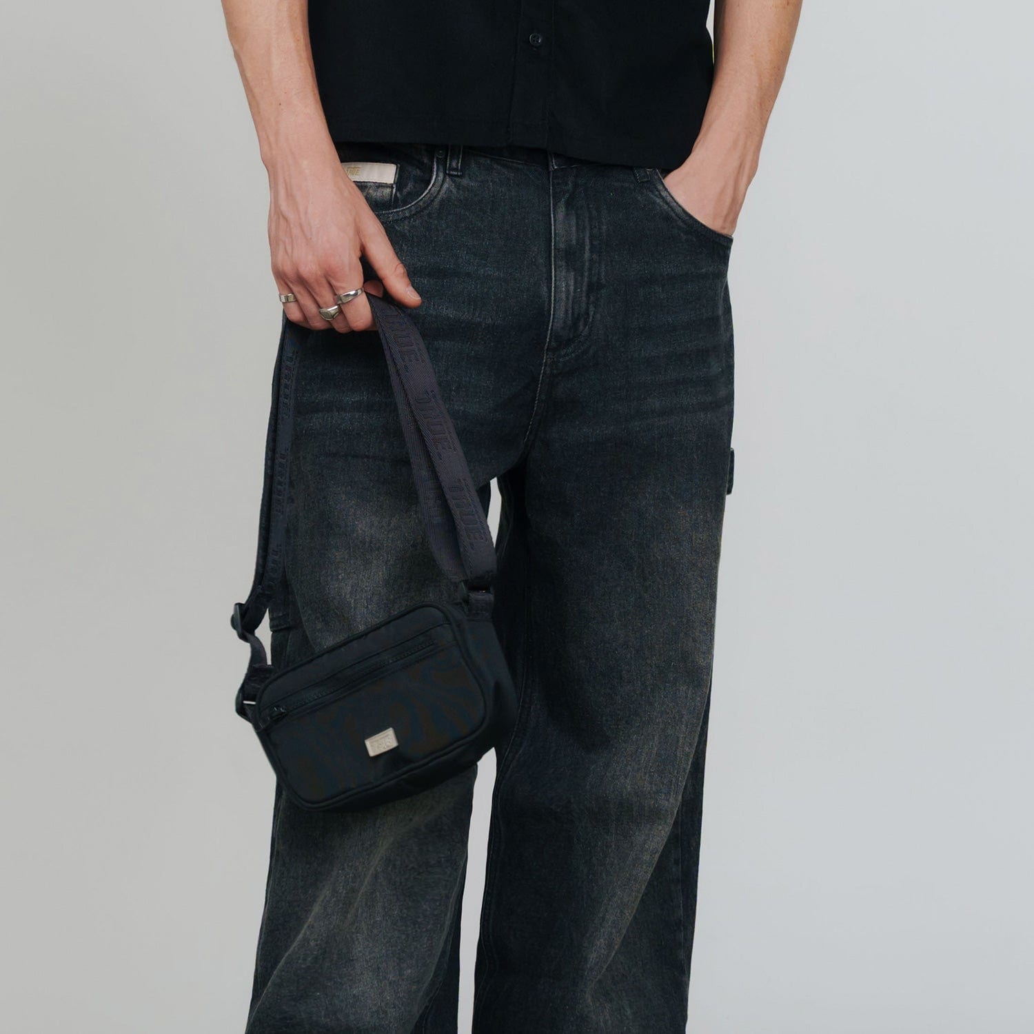 True Classic Mini Bag - Black - imagen 2