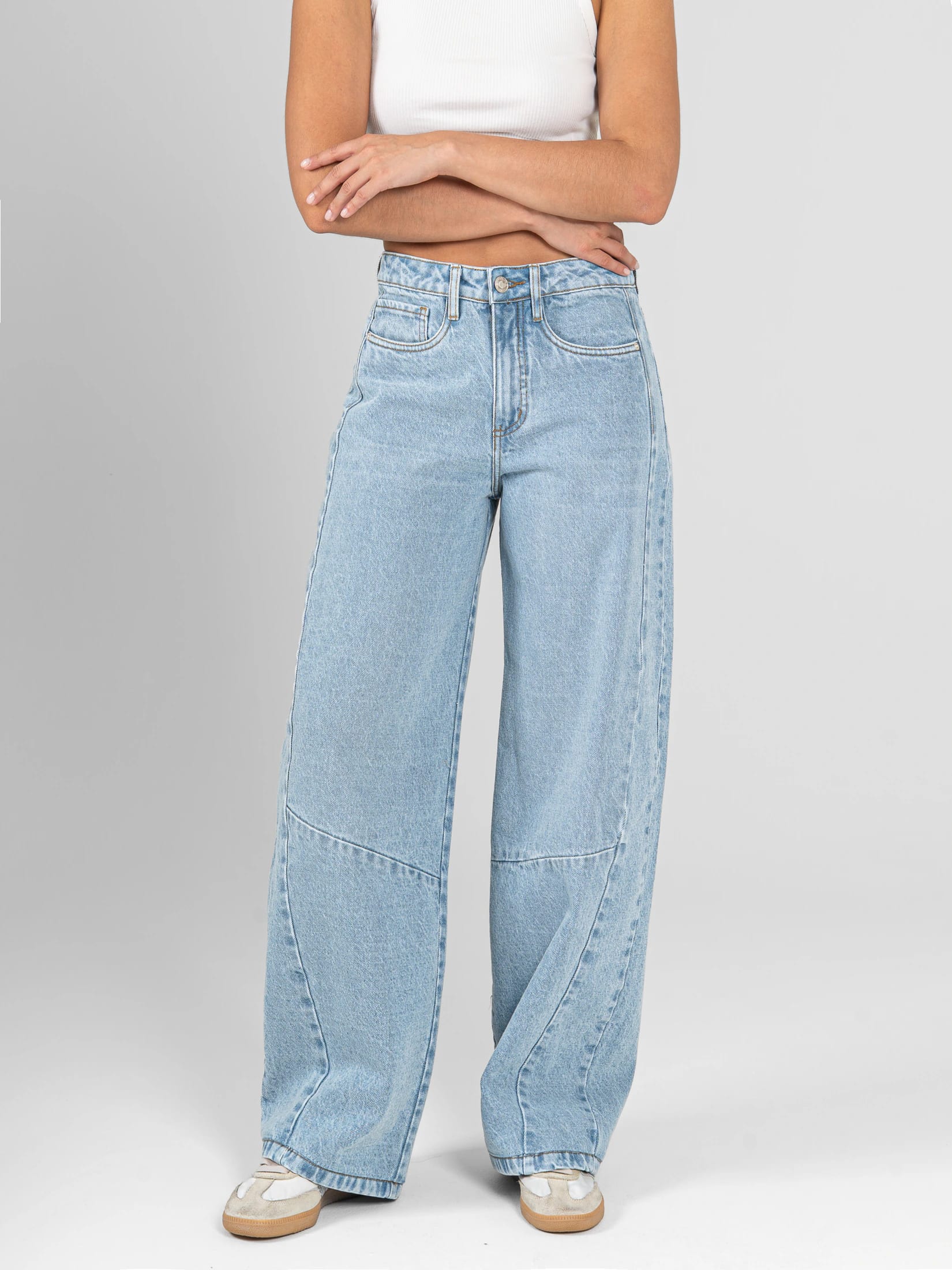 Ref: 066448 Jean wide leg, rígido, tiro alto, con cortes, tono azul claro - imagen 3
