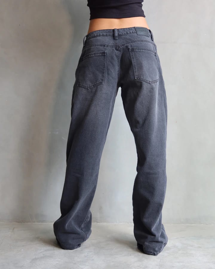JEAN LOW WIDE FIT TIRO BAJO ANCHO NEGRO - imagen 5