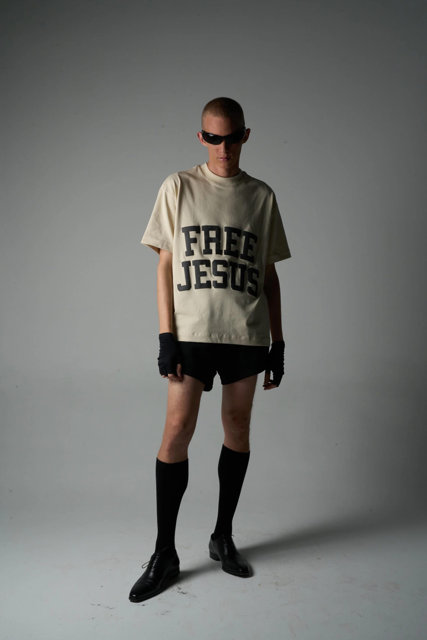 FREE JESUS OLIVE T-SHIRT - imagen 2