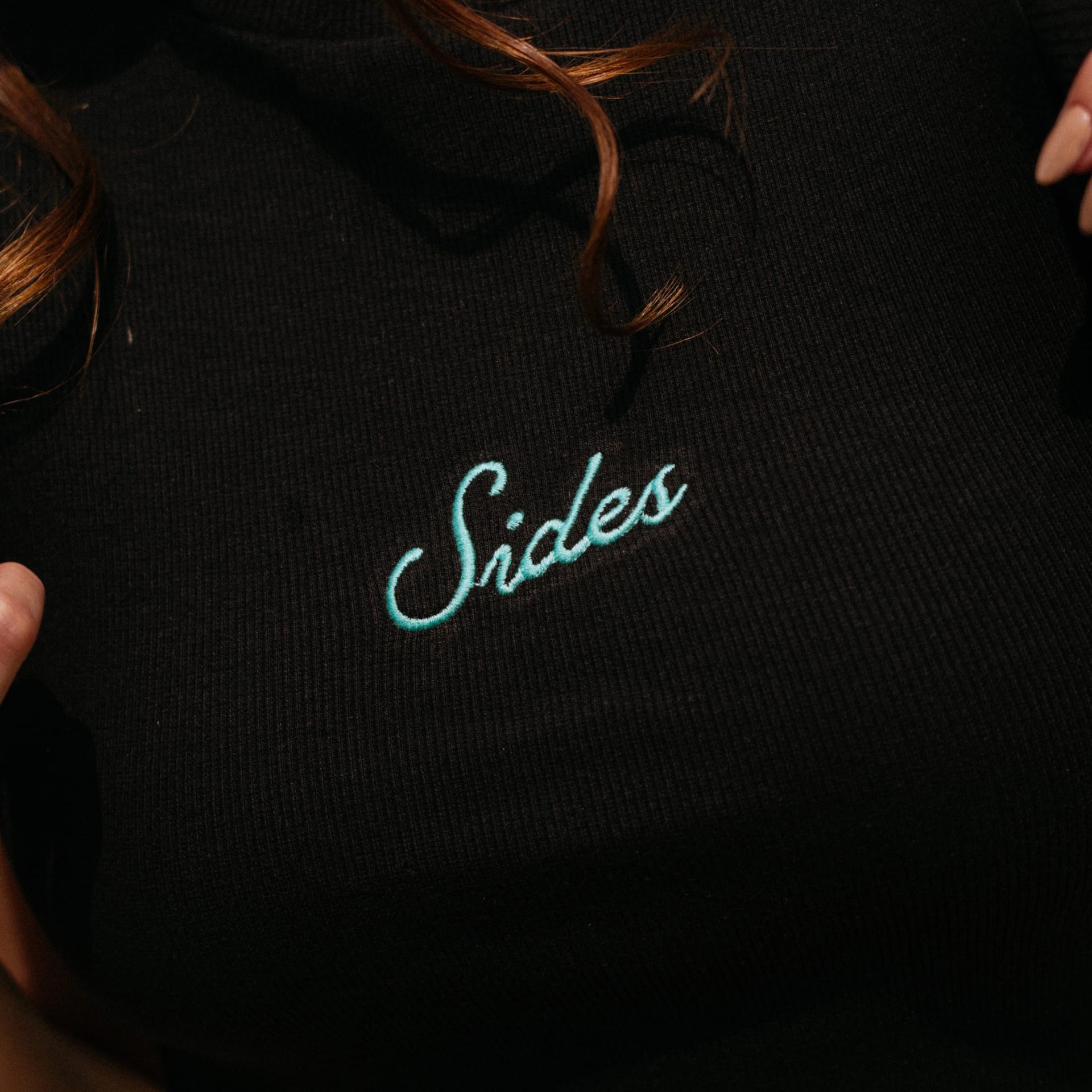 CROPTOP NEGRO - SIDES - imagen 4