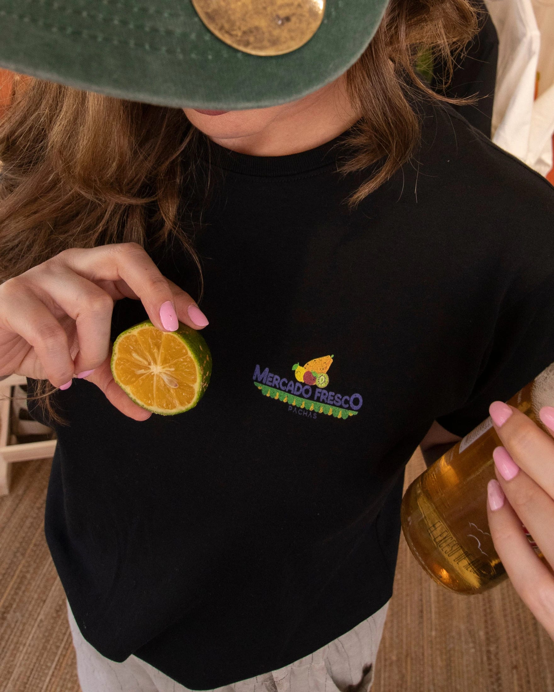 Camiseta Negra "Mercado Fresco" Limon Mandarino - imagen 3