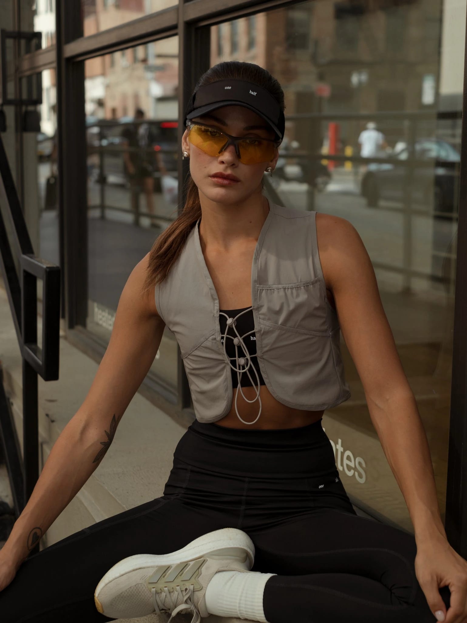 HIKING CROP TOP - BLACK - imagen 10