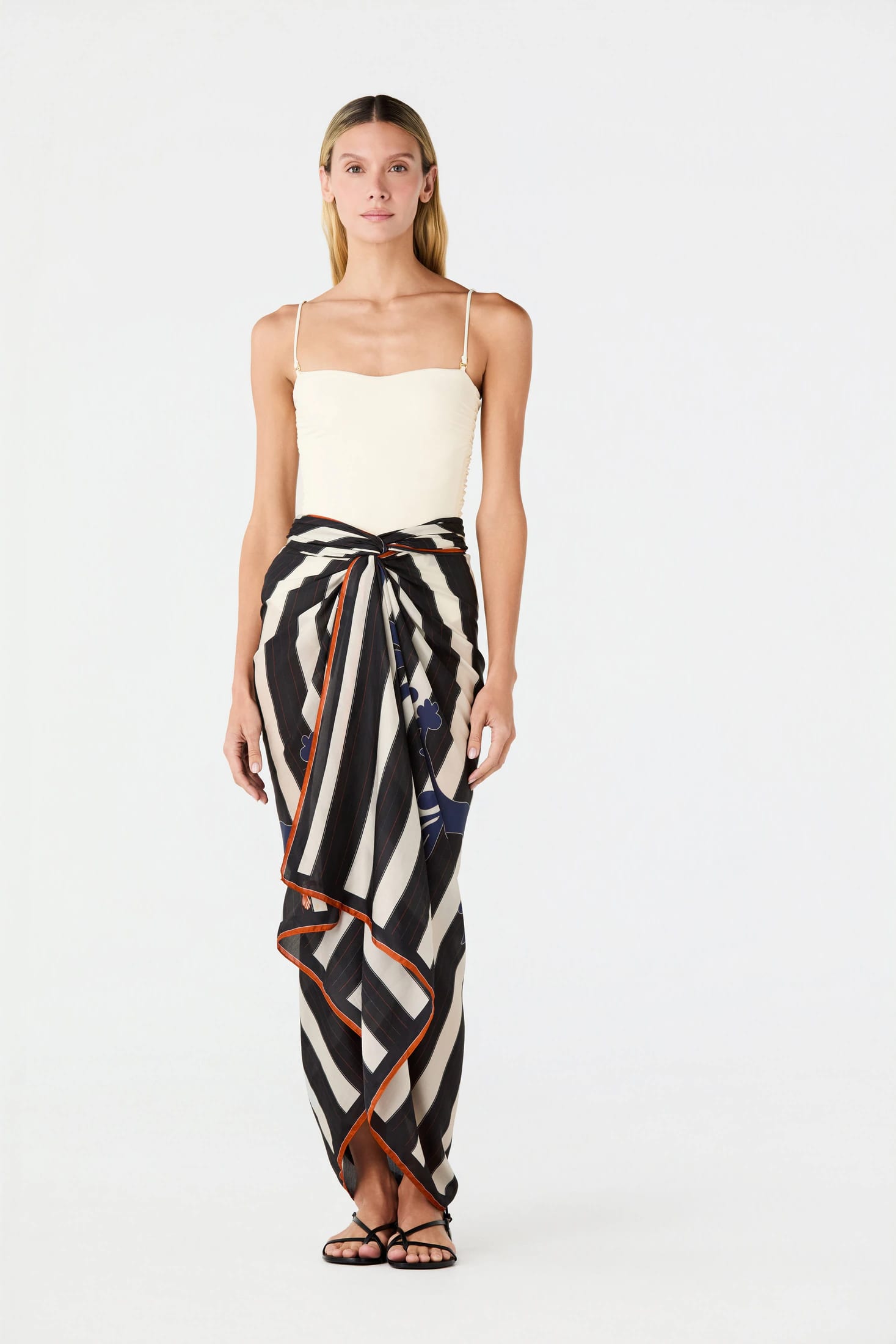 De La Falaise Cotton Silk Sarong / Navy Solana Shield - imagen 2