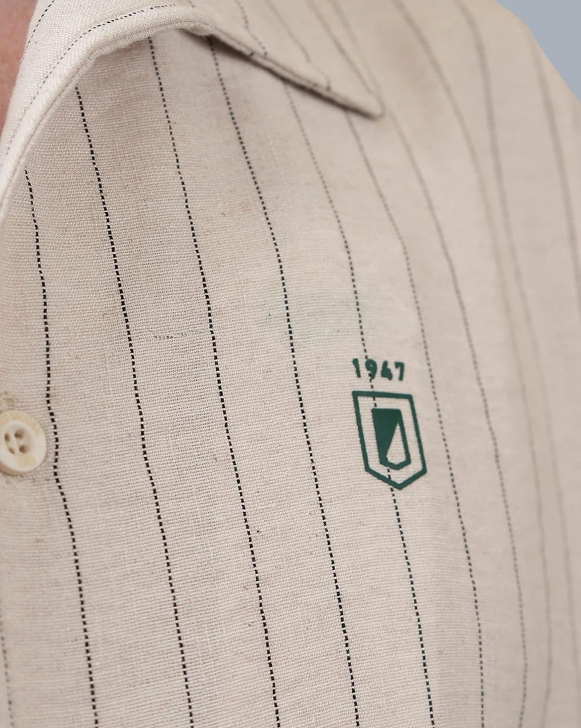 CAMISA MANGA CORTA ARENA ESCUDO 1947 - imagen 3