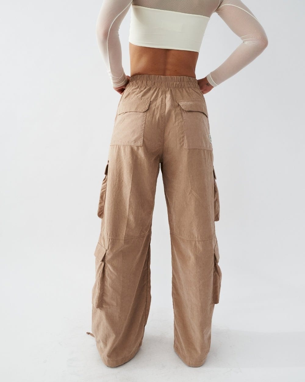 COFFEE PARACHUTE PANTS - imagen 3
