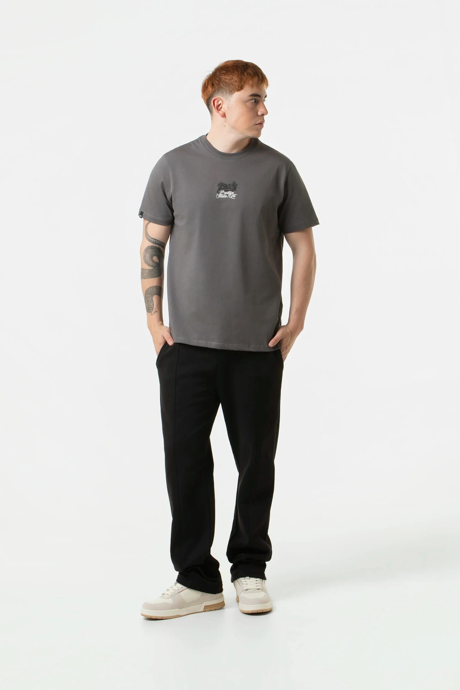 CAMISETA ESPECIAL ESTAMPADO LOCALIZADO COLOR NEGRO-GRIS - imagen 4