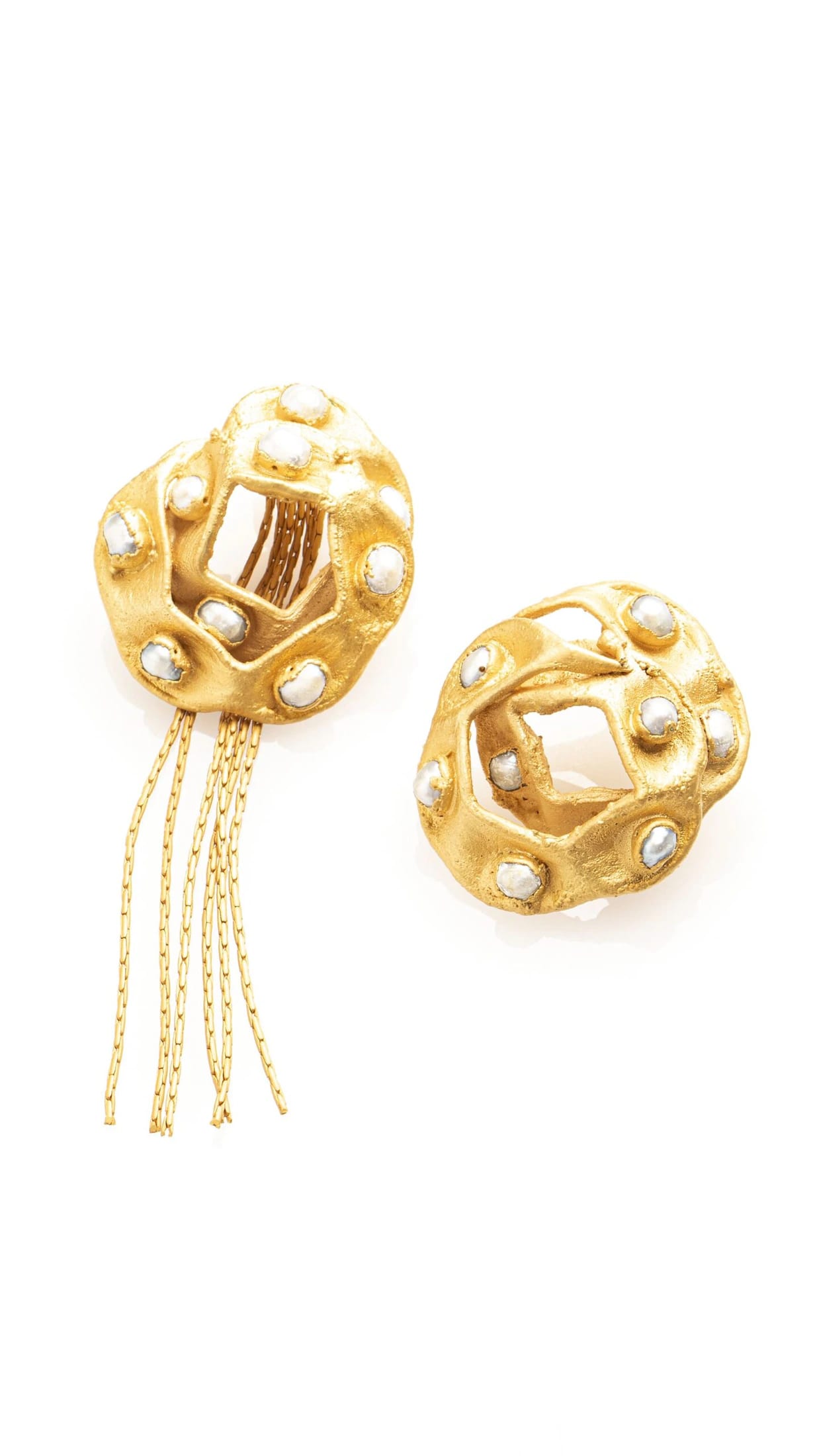 ACACIA AND PEARLS STUDS WITH CHAINS - imagen 4