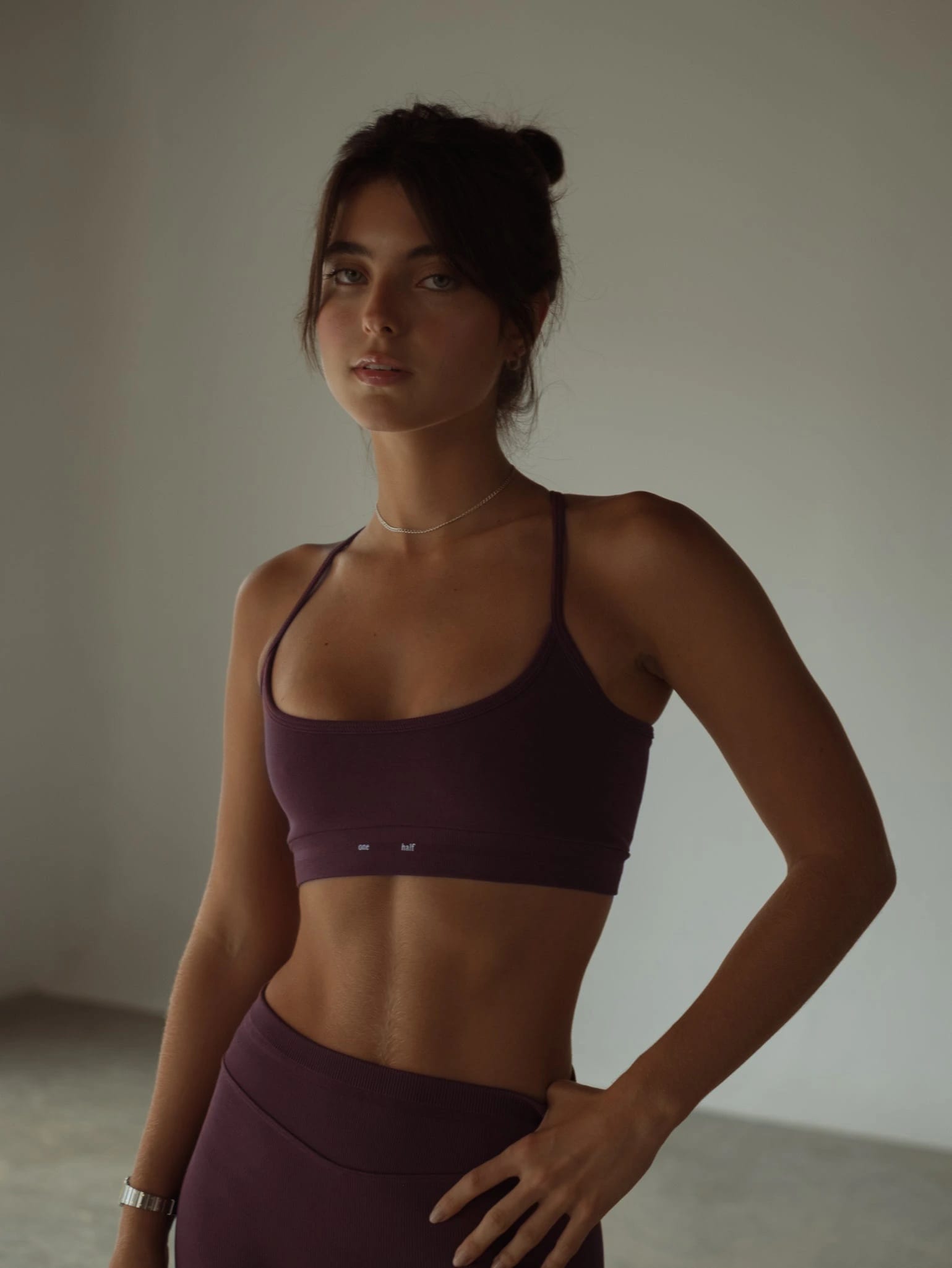 AIRY SEAMLESS CROP TOP - CRANBERRY - imagen 1