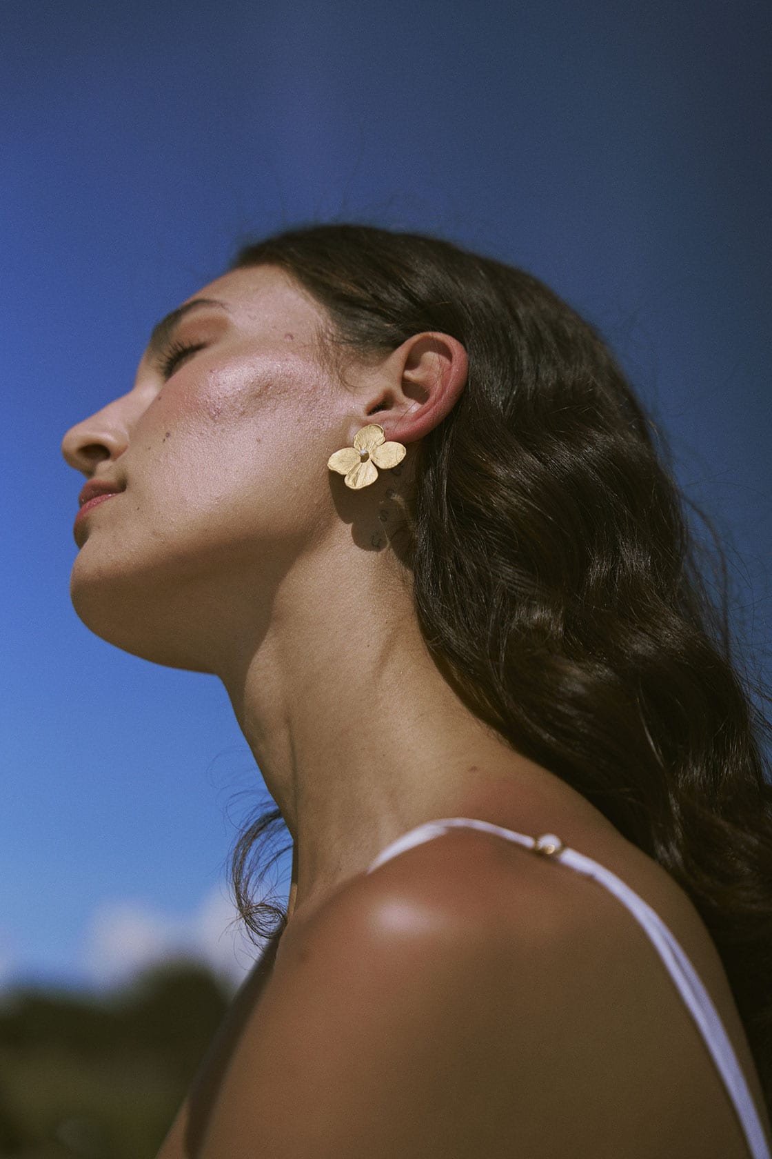 HYDRANGEA TRIDENTE EARRINGS AND REMOVABLE PEARL STUDS - imagen 2