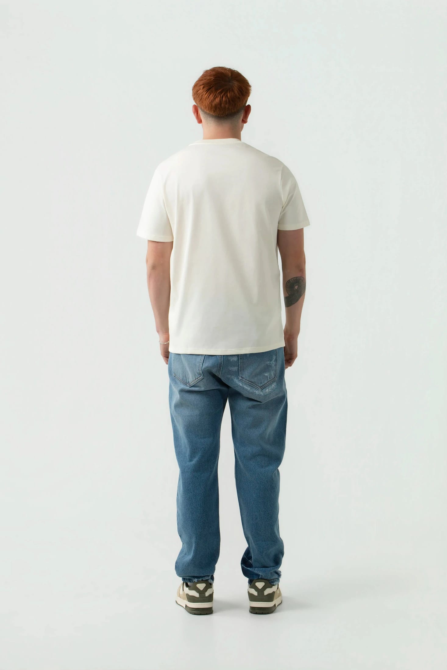 CAMISETA ESPECIAL ESTAMPADO LOCALIZADO COLOR IVORY - imagen 5