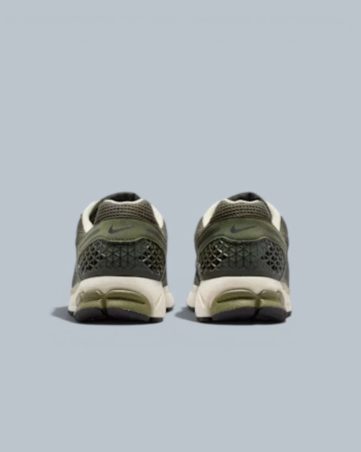 TENIS HOMBRE ZOOM VOMERO VERDE NIKE - imagen 2
