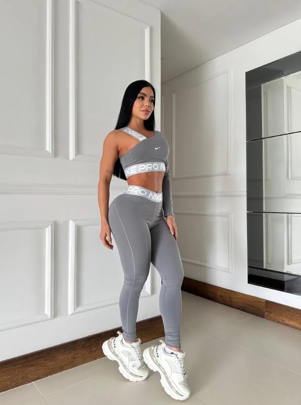 SET NIKE LEGGINS PLATEADO - imagen 5