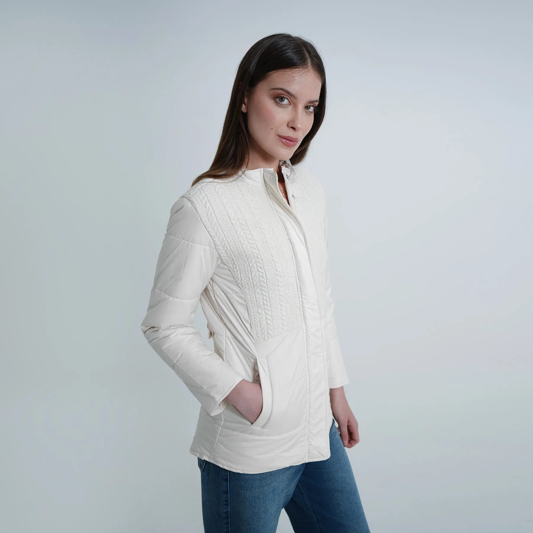 Chaqueta acolchada cuello alto con tejido - imagen 3