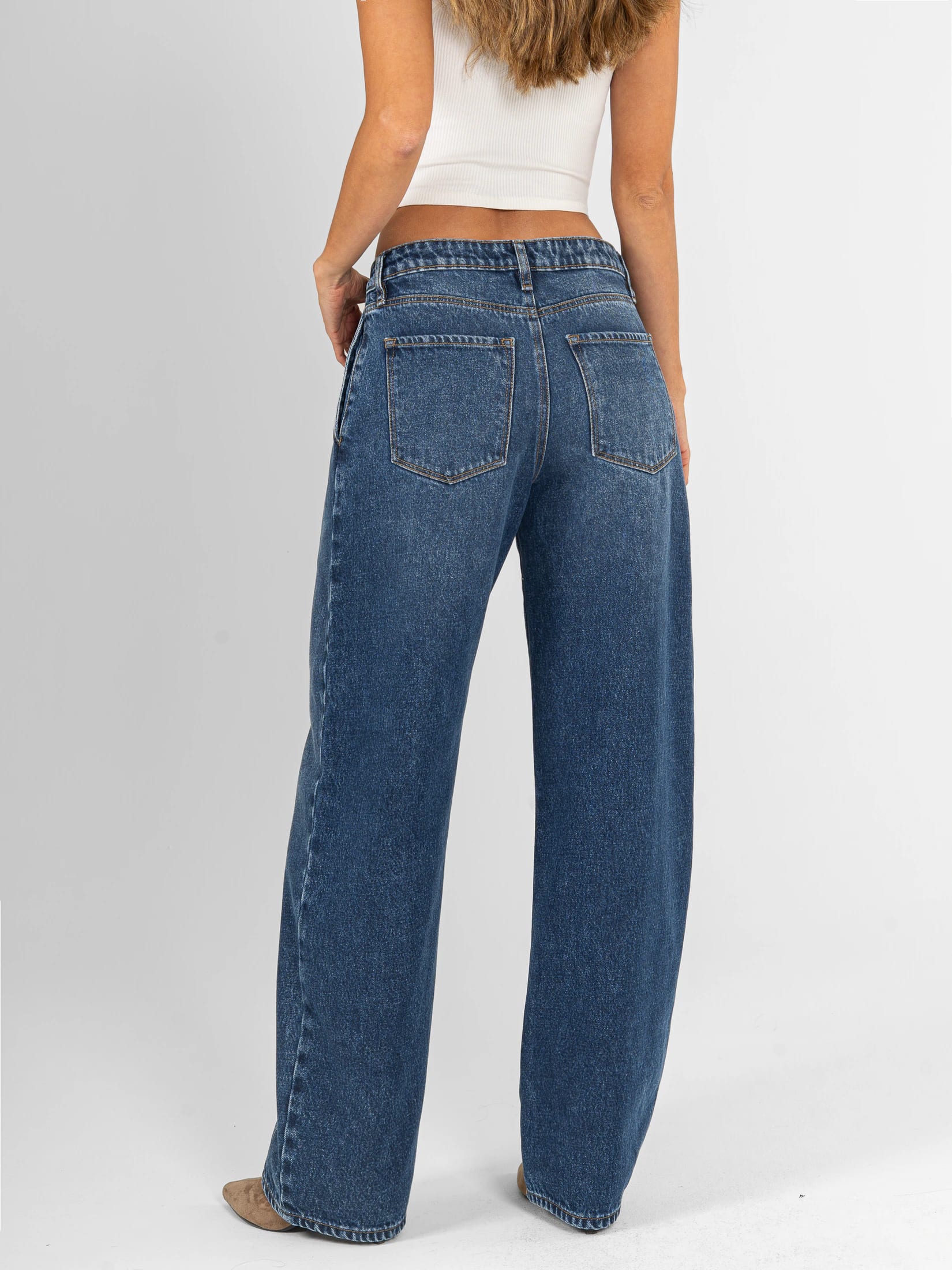 Ref: 066449 Jean wide leg, rígido, detalle delantero, tiro alto, tono azul oscuro. - imagen 2