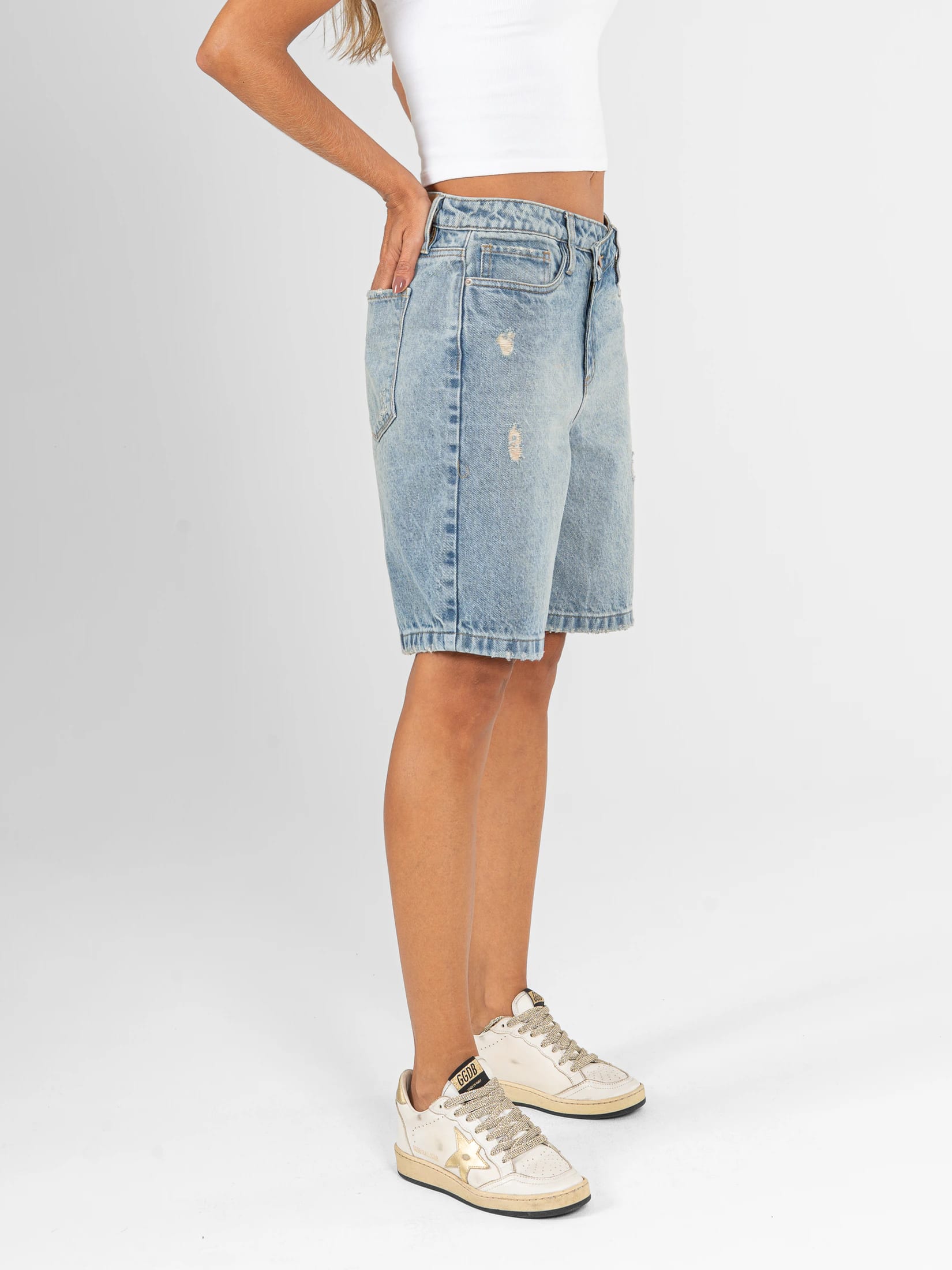 Ref: 066522 Bermuda en denim rígido, tiro alto, detalle en pretina, tono azul medio - imagen 3