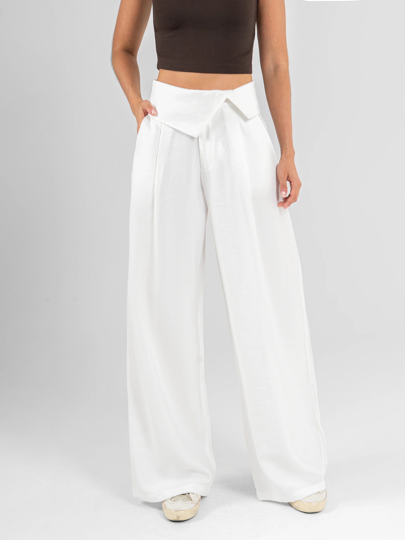Ref: 0620557 Pantalón mom flare, prense, detalle pretina, tono ivory, - imagen 1