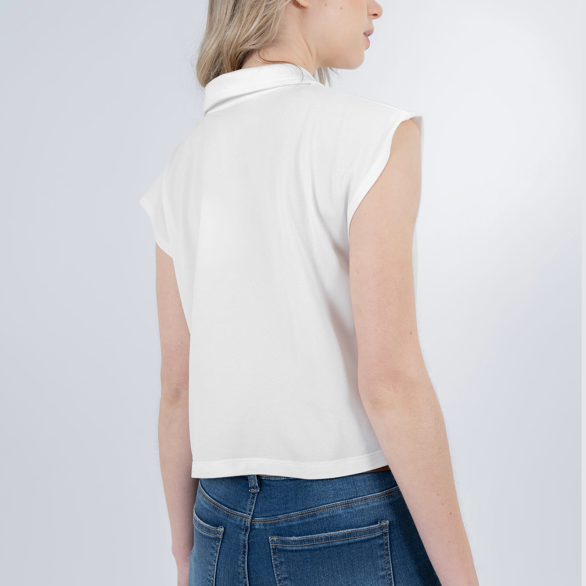 Camiseta cuello tipo polo manga rodada con prenses - imagen 3