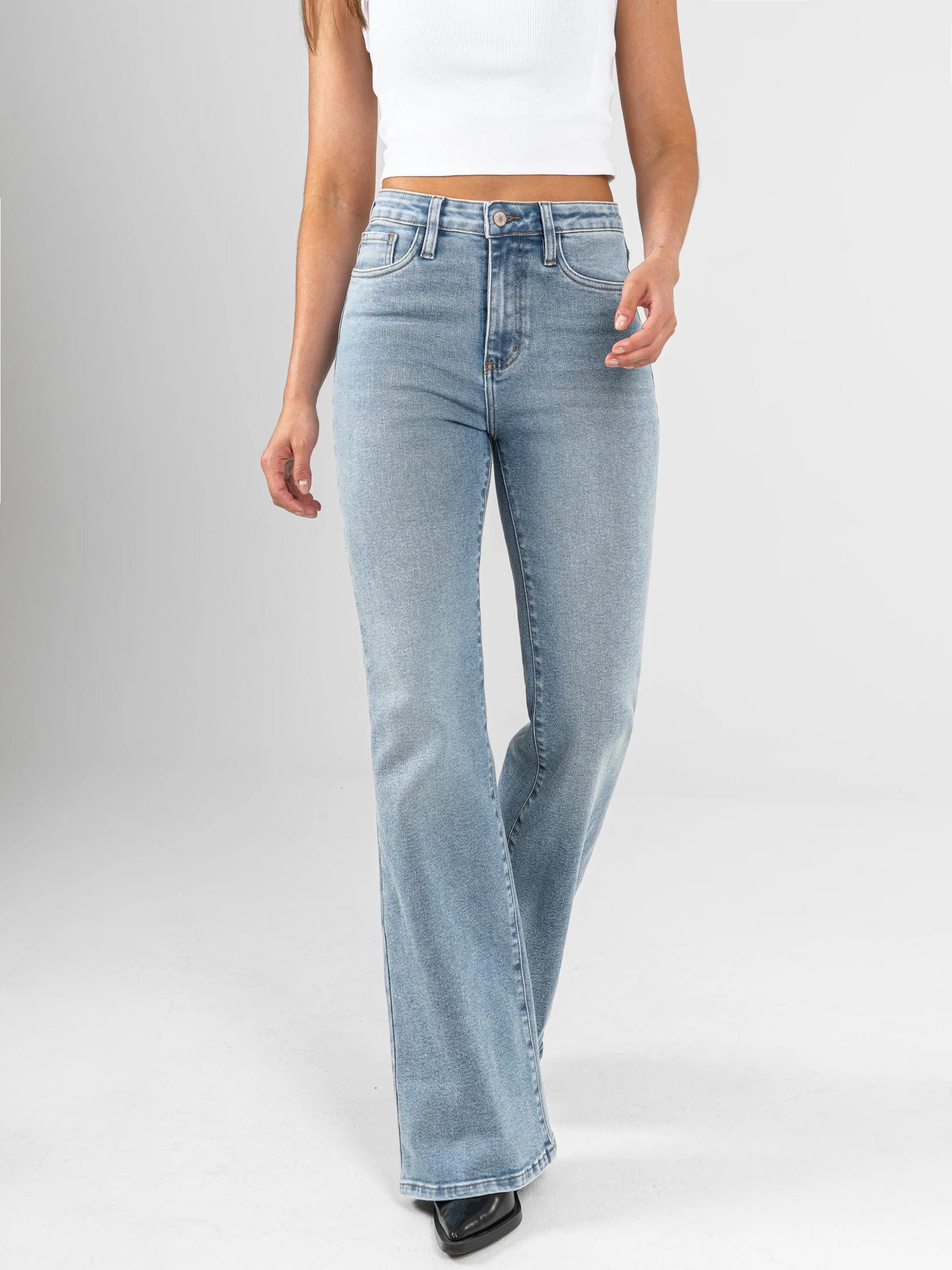 Ref: 066436 Jean flare stretch, bota ancha, tiro alto, tono azul medio - imagen 1
