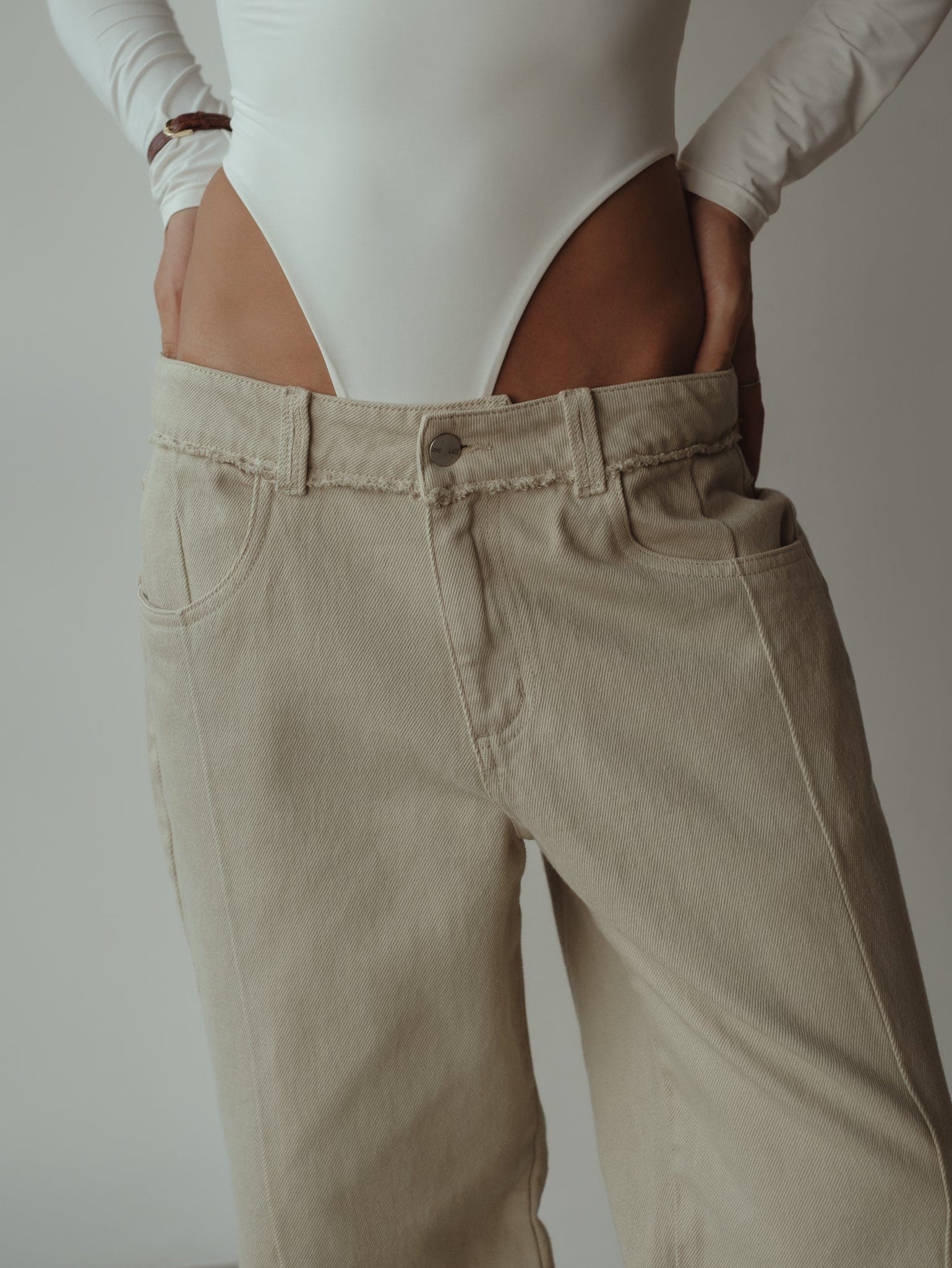 SPLIT LEG STRAIGHT JEAN - ASH - imagen 4