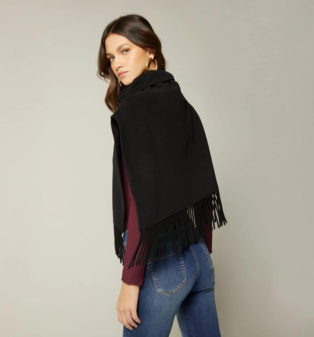 Poncho corto con flecos - imagen 5