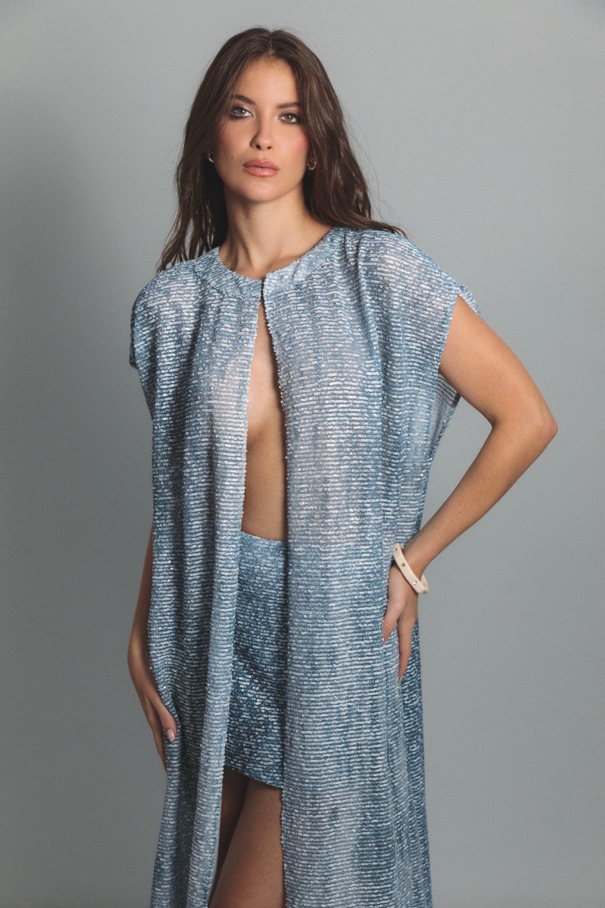 Alina Cape | Blue Haze - imagen 5