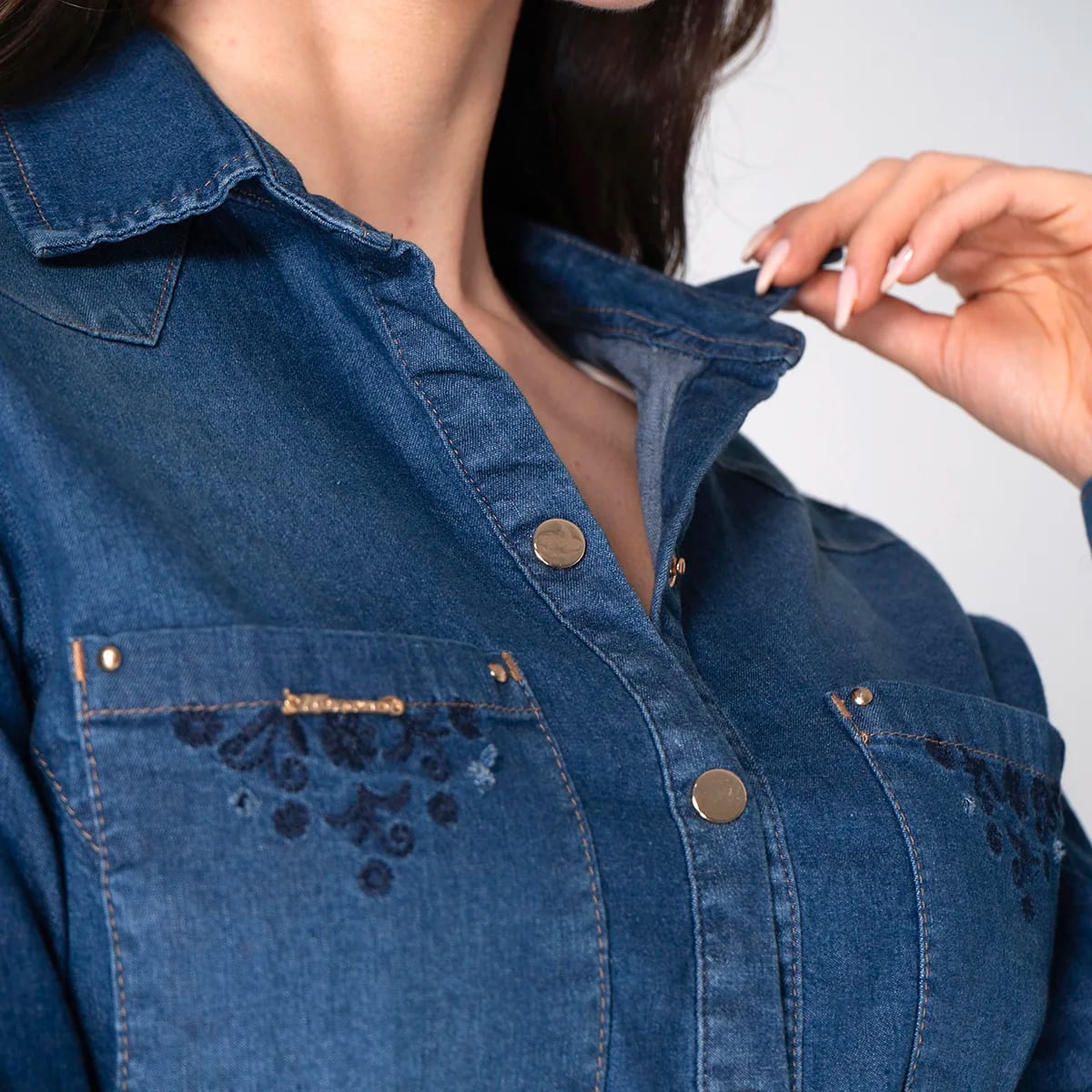 Blusa Denim Slim Cuello Camisero Angela - imagen 4