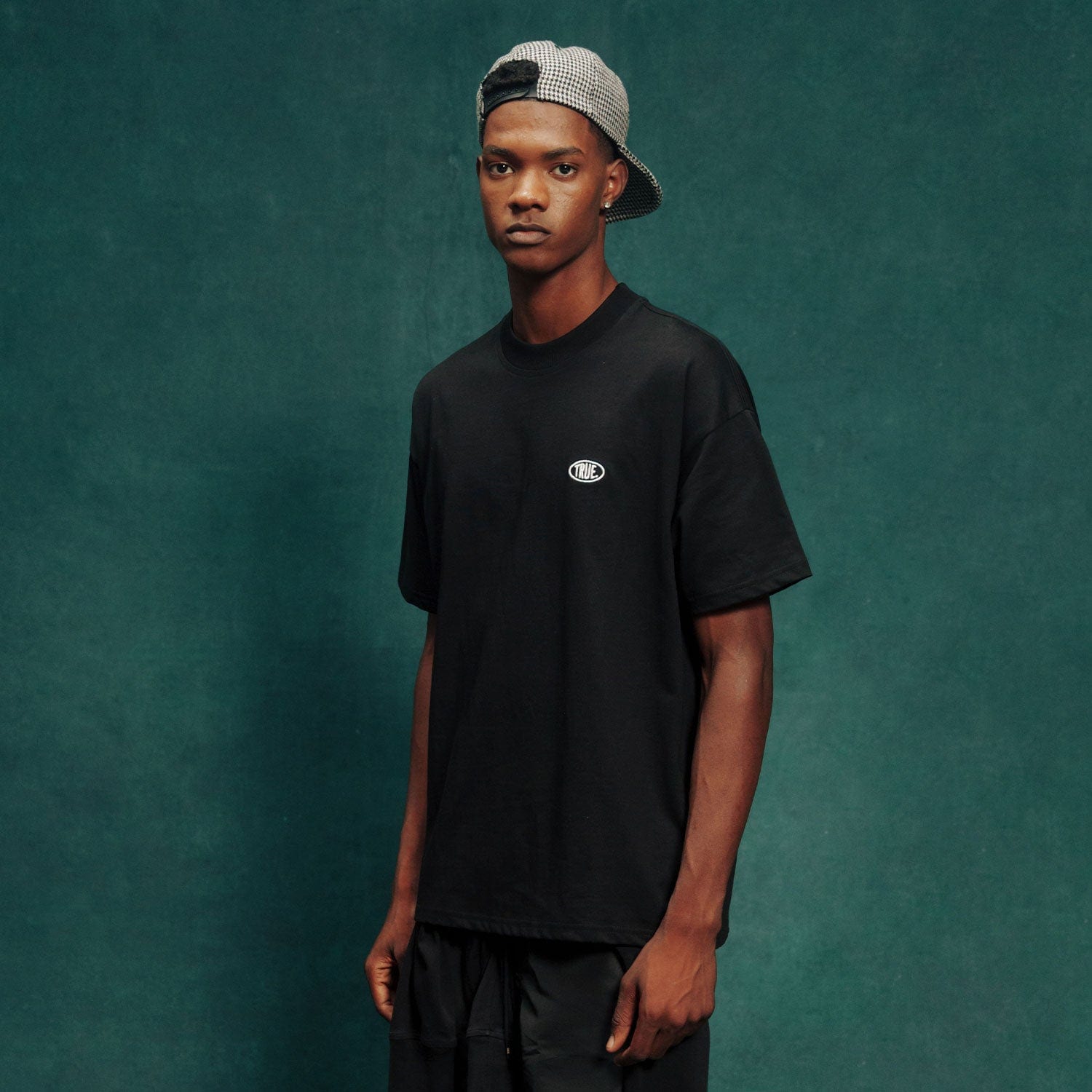 True Uniform Oversized T-Shirt - Black - imagen 2
