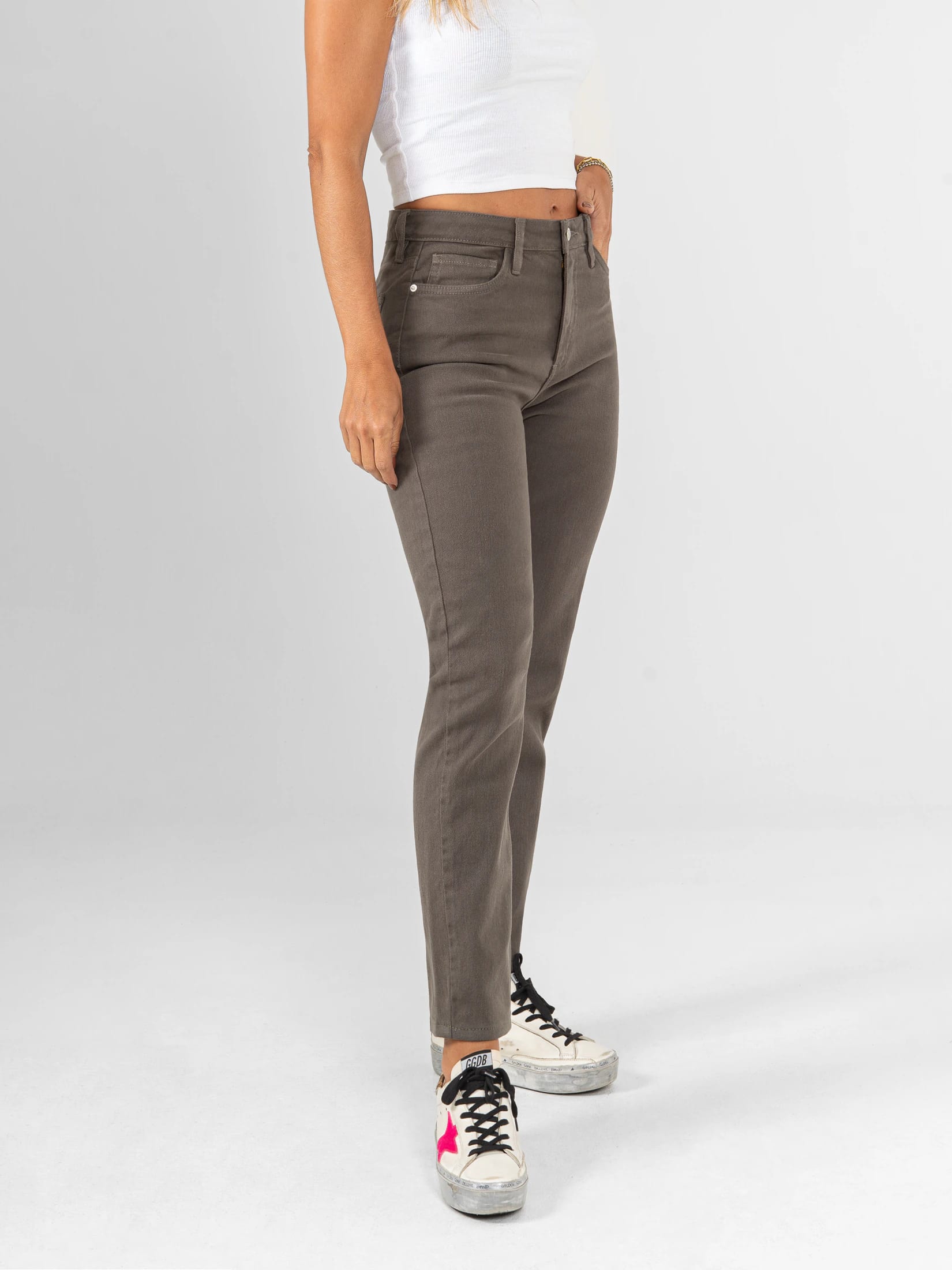 Ref: 0620520 Pantalón mom fit, tiro alto, stretch, tono verde. - imagen 3