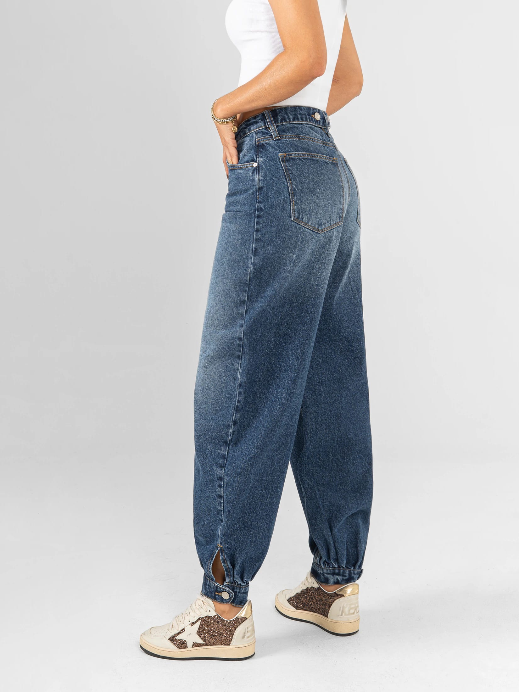 Ref: 066382 Jean baggy cropped, detalle en bota, rígido, tiro alto, tono azul oscuro. - imagen 3