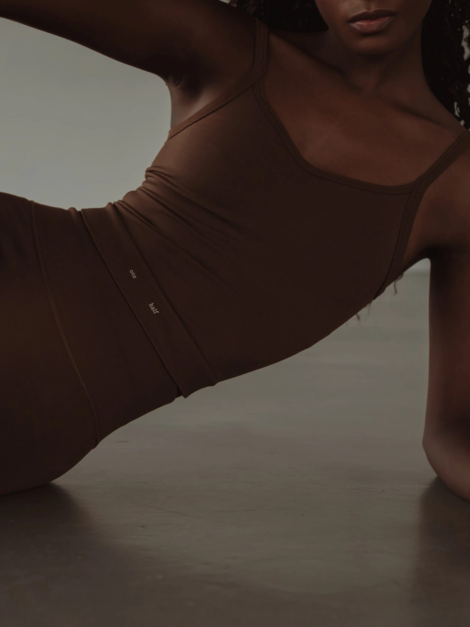 SOFT SEAMLESS TANK TOP - SEPIA - imagen 3