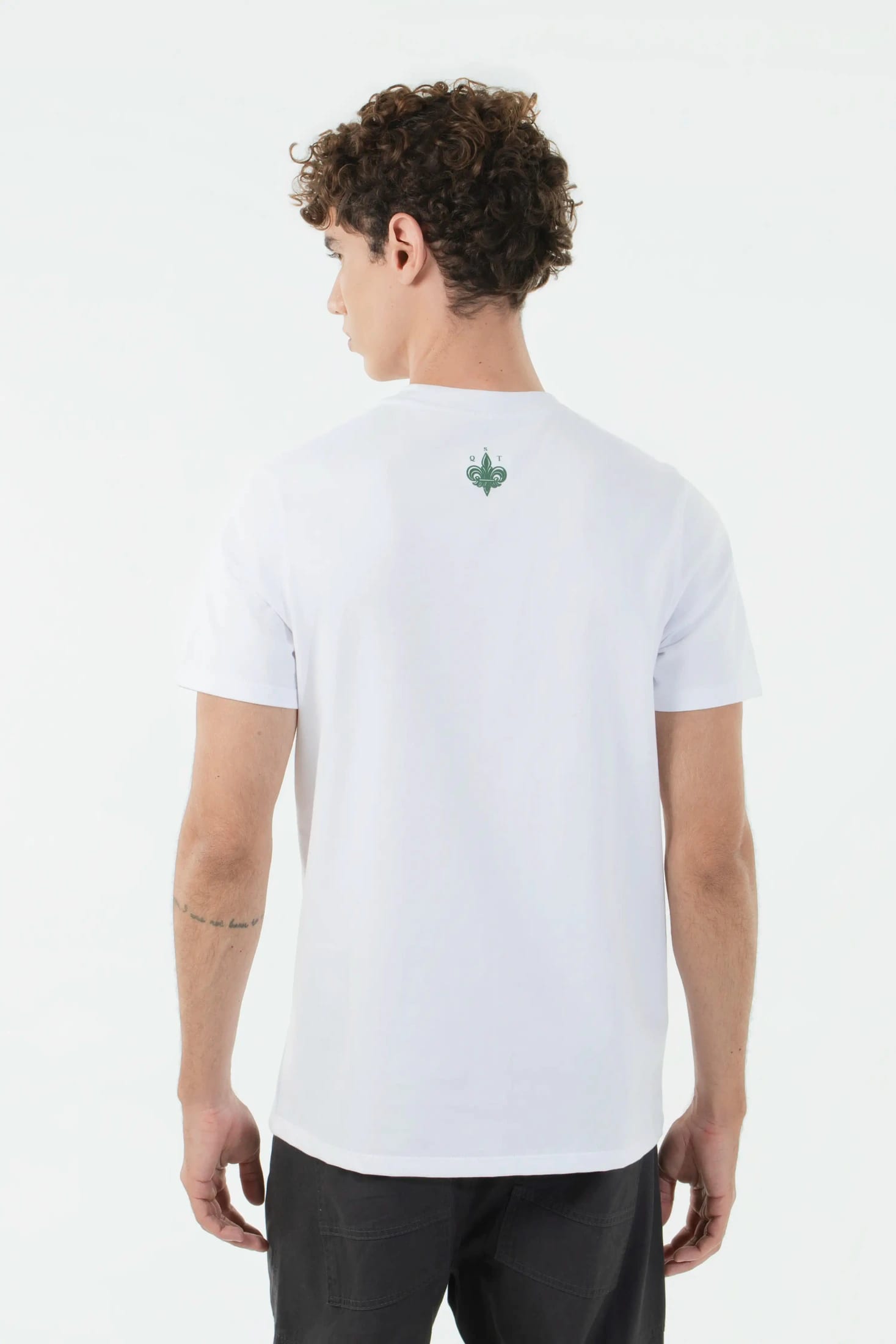 CAMISETA ESPECIAL ESTAMPADO LOCALIZADO COLOR BLANCO - imagen 4