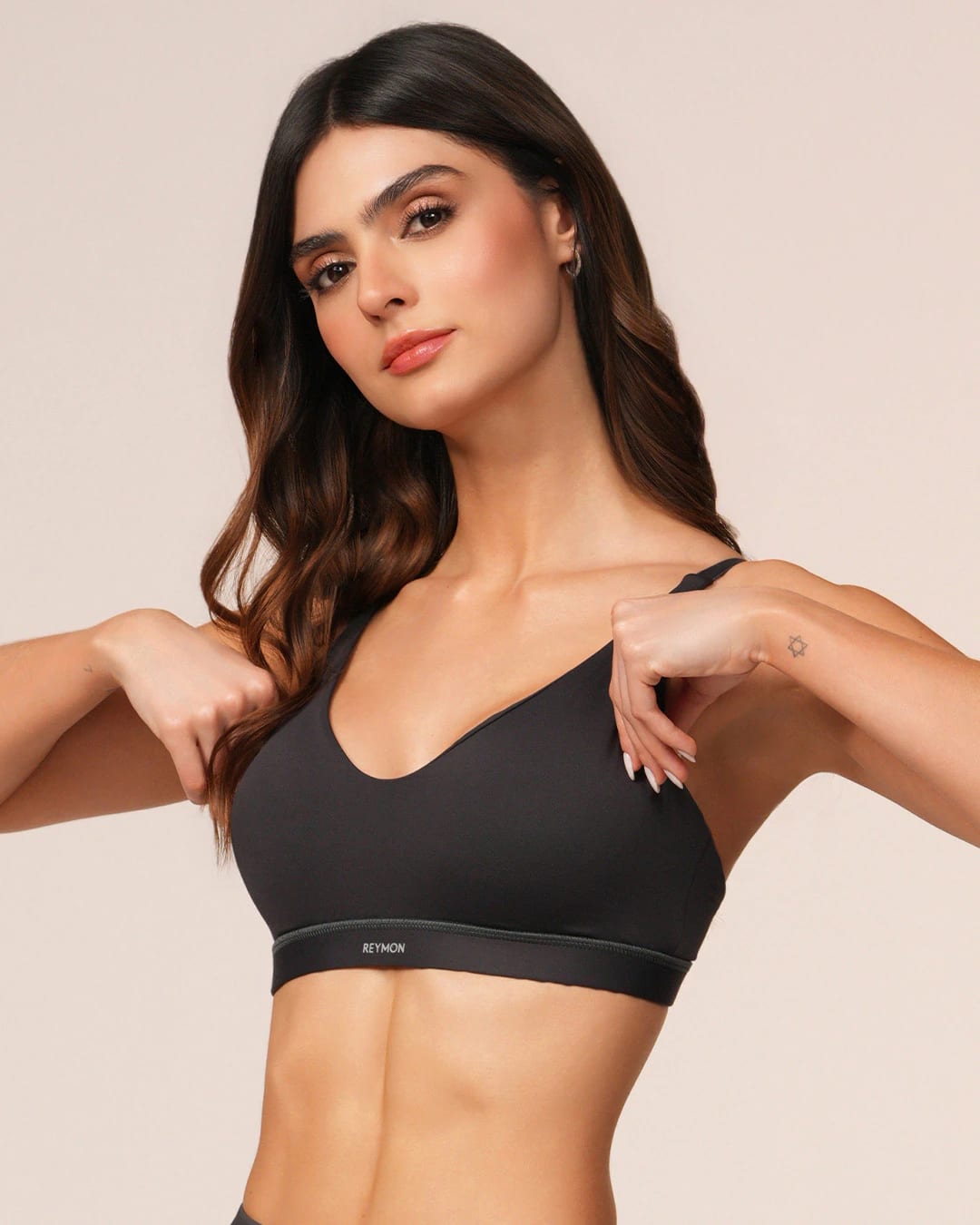 Top Prehormado en Microfibra con Almohadillas Removibles y Broche Ref. 450 - imagen 3