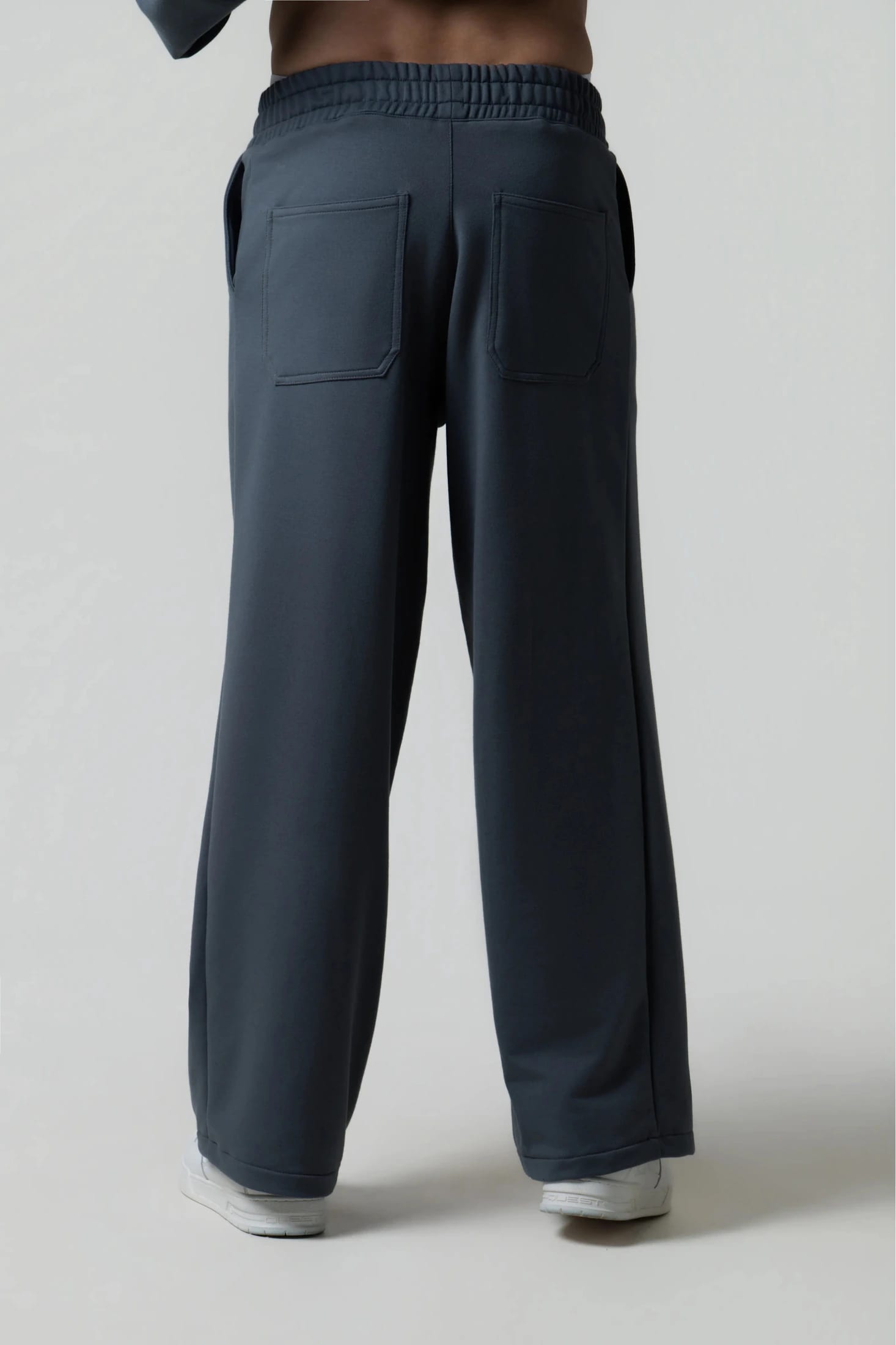 PANTALON SUDADERA COLOR GRIS OSCURO - imagen 3