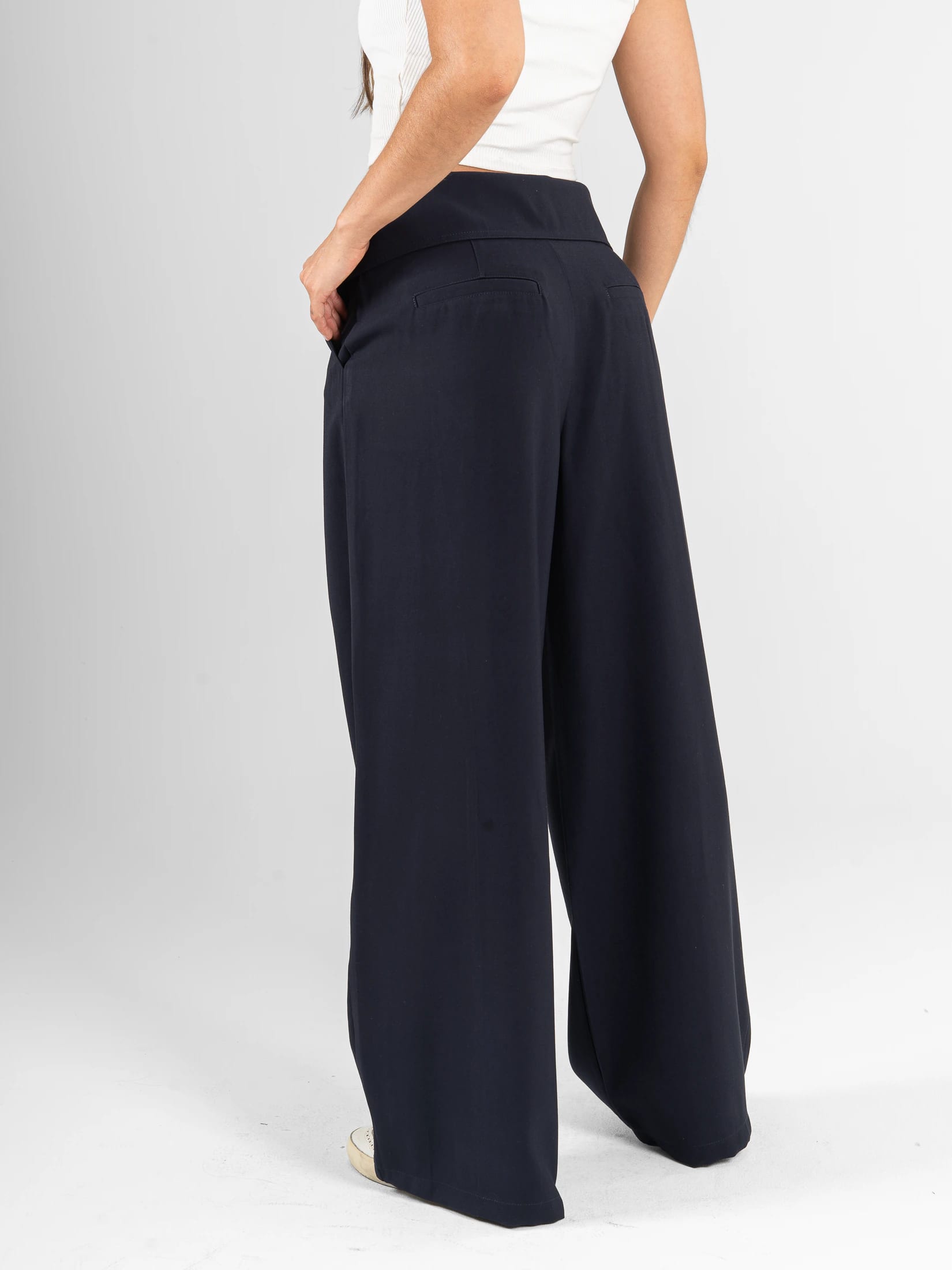 Ref: 0620556 Pantalón mom flare, prense, detalle pretina, tono azul - imagen 2
